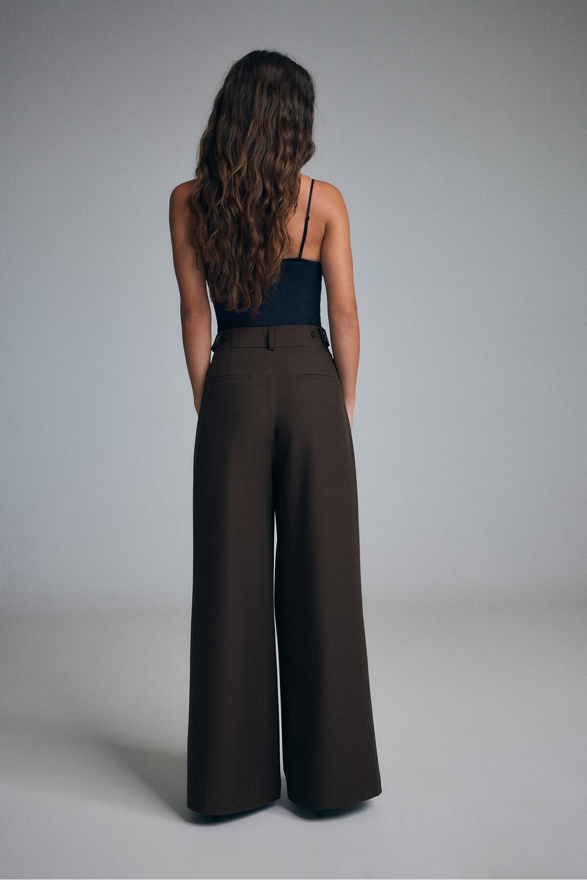 Stradivarius Ayarlanabilir düğmeli geniş paça kumaş pantolon görsel 5