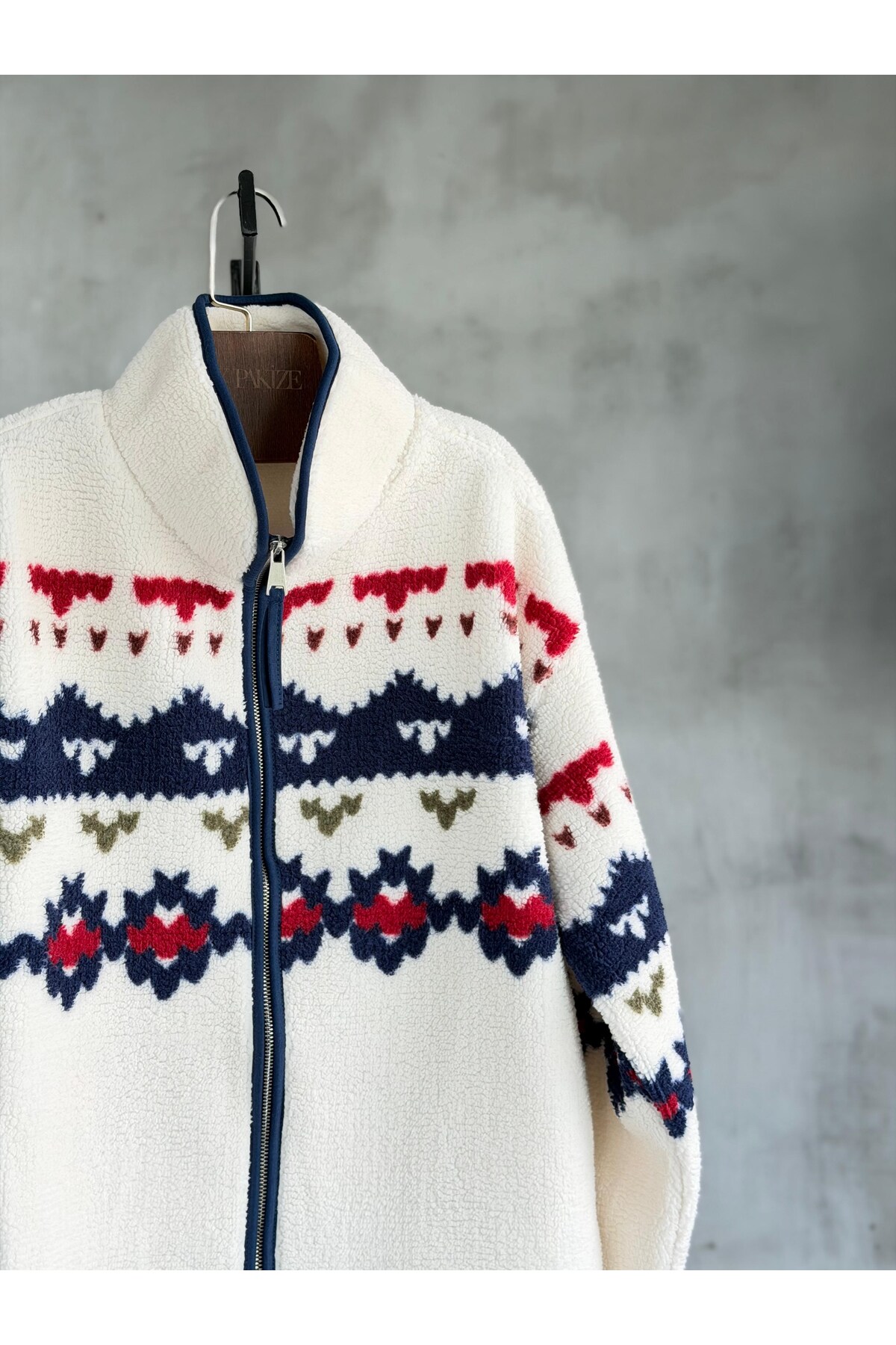 By Pakize Peluş Teddy Kilim Desenli Cepli Ceket görsel 2