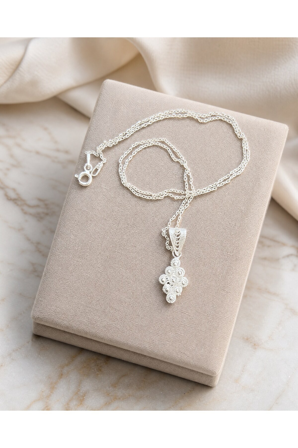 Arvenia Silver Minimal Baklava Motifli Kadın 925 Ayar Gümüş Kolye