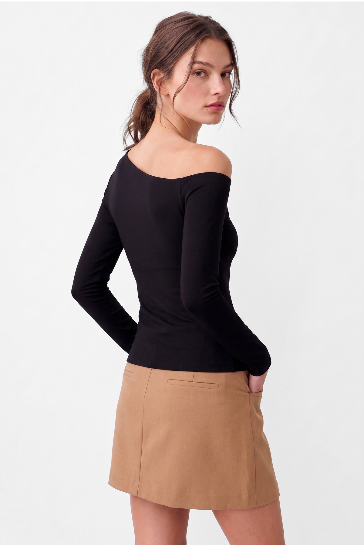 OLYNN Kadın Siyah Asimetrik Yaka Uzun Kollu Premium Soft Modal Pamuk Bluz görsel 3