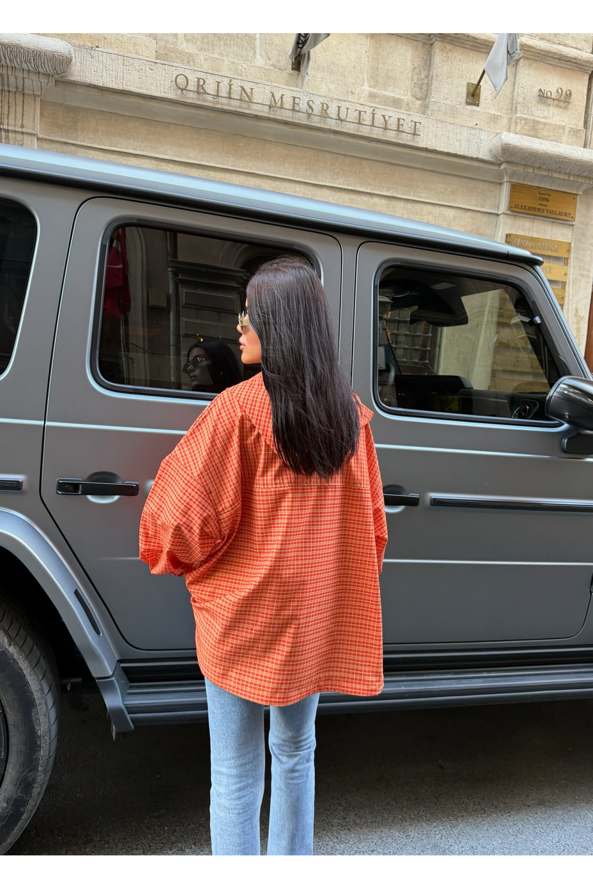 LE CARAMBOLE Kadın Turuncu Çıtçıt Düğmeli Kareli Kapüşonlu Oversize Yağmurluk görsel 8