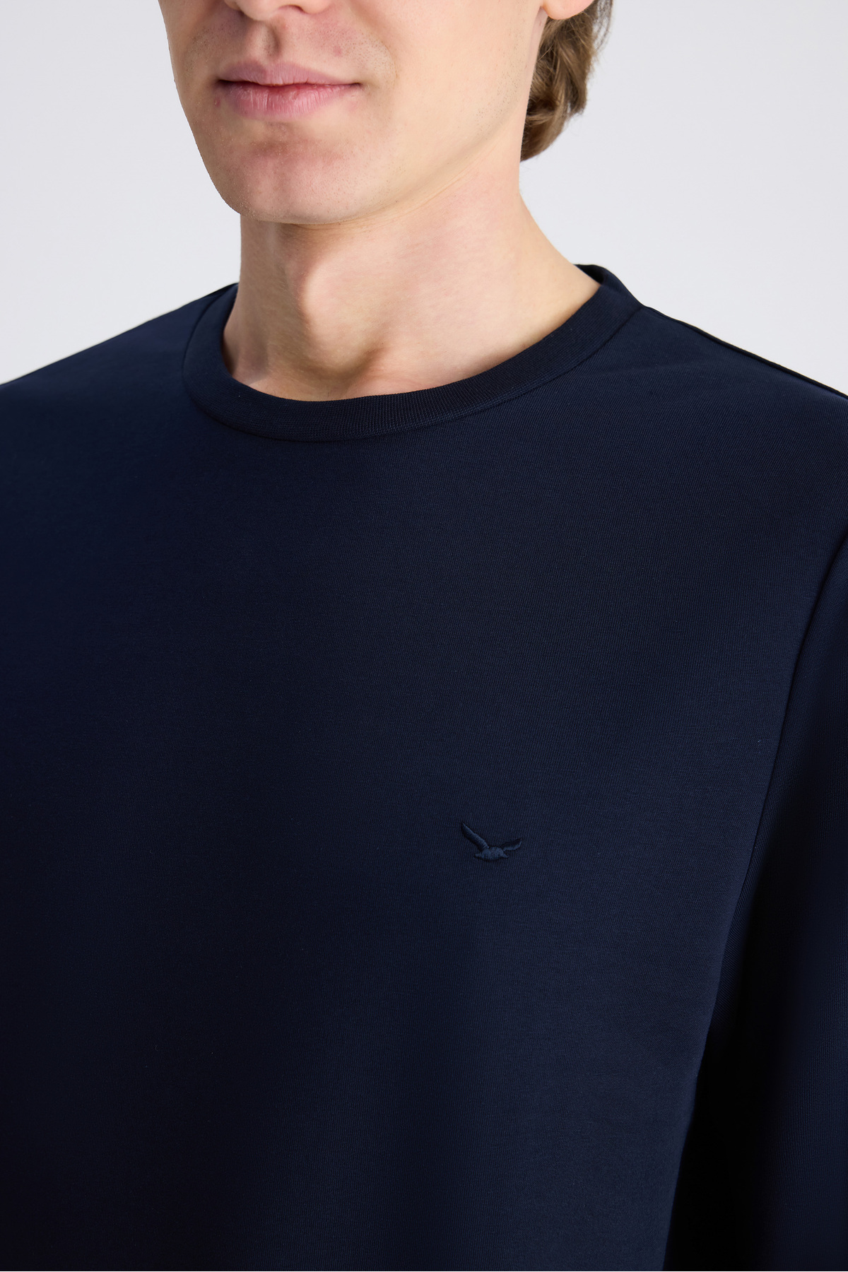 سویشرت نخی ساده آبی سرمه ای مدل Ds Damat Regular Fit — سرمه‌ای 5HCE247021053 — تصویر 2 از 4