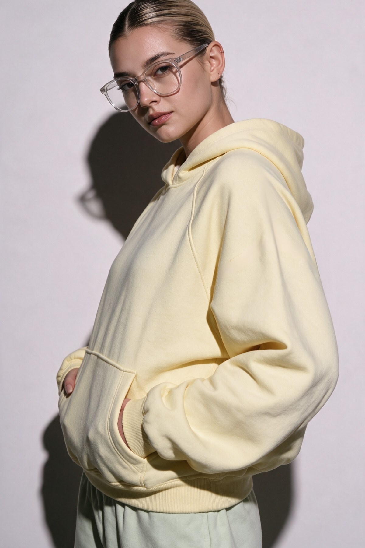 CrepTekstil Kadın Oversize Basic Hoodie Sweatshirt Açık Sarı, Kapüşonlu, Kanguru Cepli, 3 İplik Şardonlu Polar görsel 2