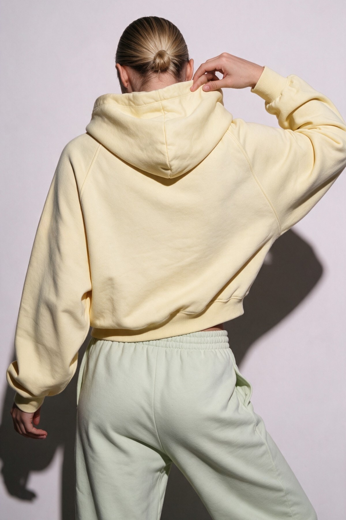 CrepTekstil Kadın Oversize Basic Hoodie Sweatshirt Açık Sarı, Kapüşonlu, Kanguru Cepli, 3 İplik Şardonlu Polar görsel 5