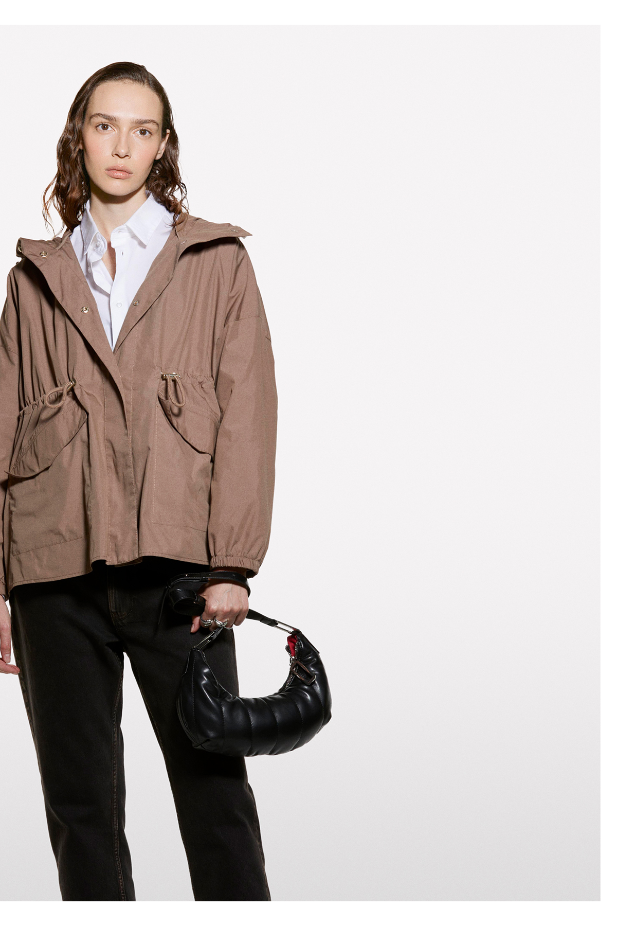 Sisley Kadın Kahverengi Pamuk Karışımlı Beli Lastikli Düşük Omuzlu Kapüşonlu Parka