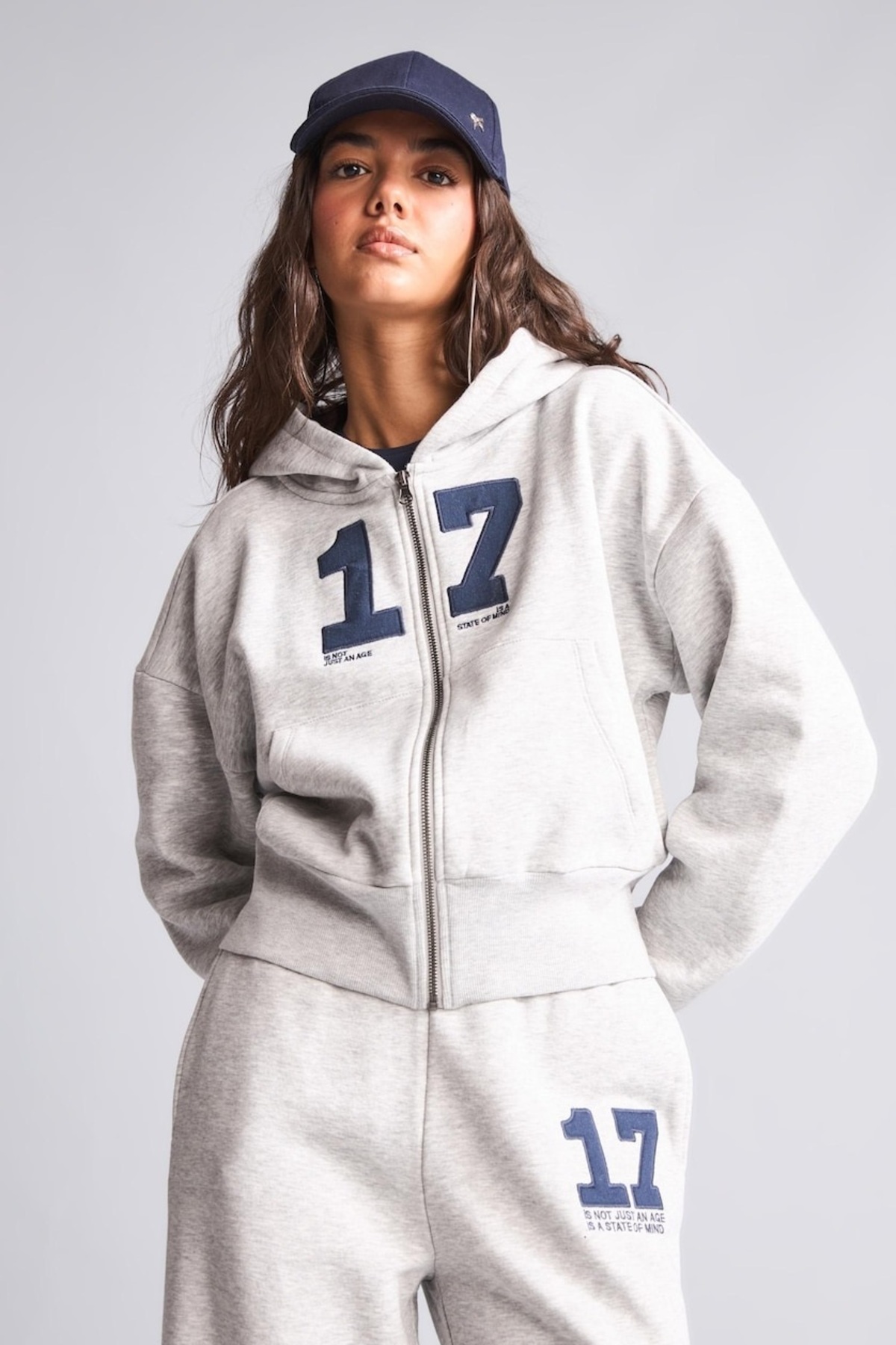 DeFacto Fıtted Kapüşonlu Kalın Kumaş Fermuarlı İşlemeli Sweatshirt Hırka H4218AX26WN