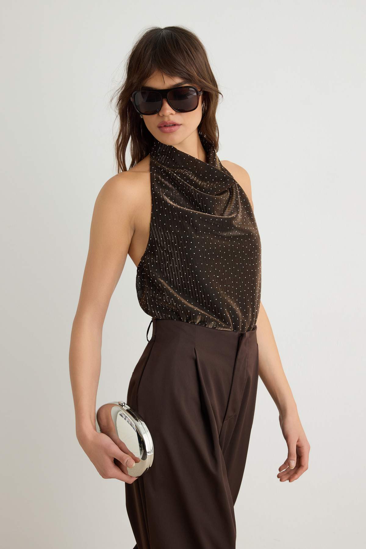 Trendyolmilla Kahverengi Düz Halter Yaka Kolsuz Örme Sandy Bluz TPRAW27BZ00046