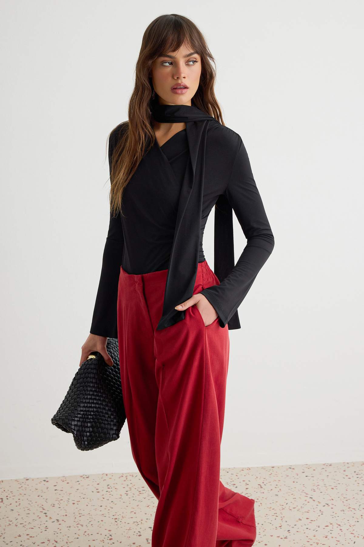 Trendyolmilla Siyah Şal Detaylı Fitted/Vücuda Oturan Çıtçıtlı Esnek Örme Body TWOAW26BD00007