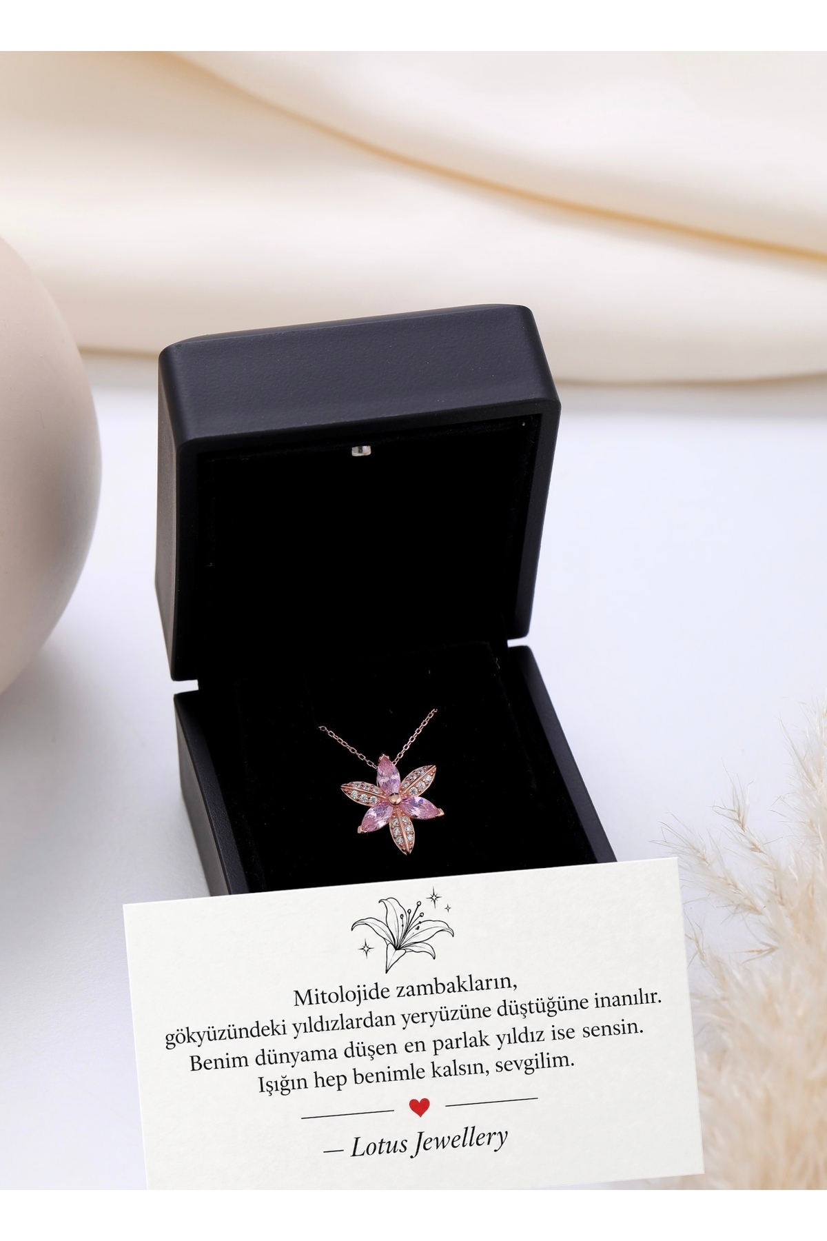 LOTUS JW Işıklı Kolye Kutulu Gümüş Zambak Çiçeği Kolye | 925 Ayar Gümüş Kolye