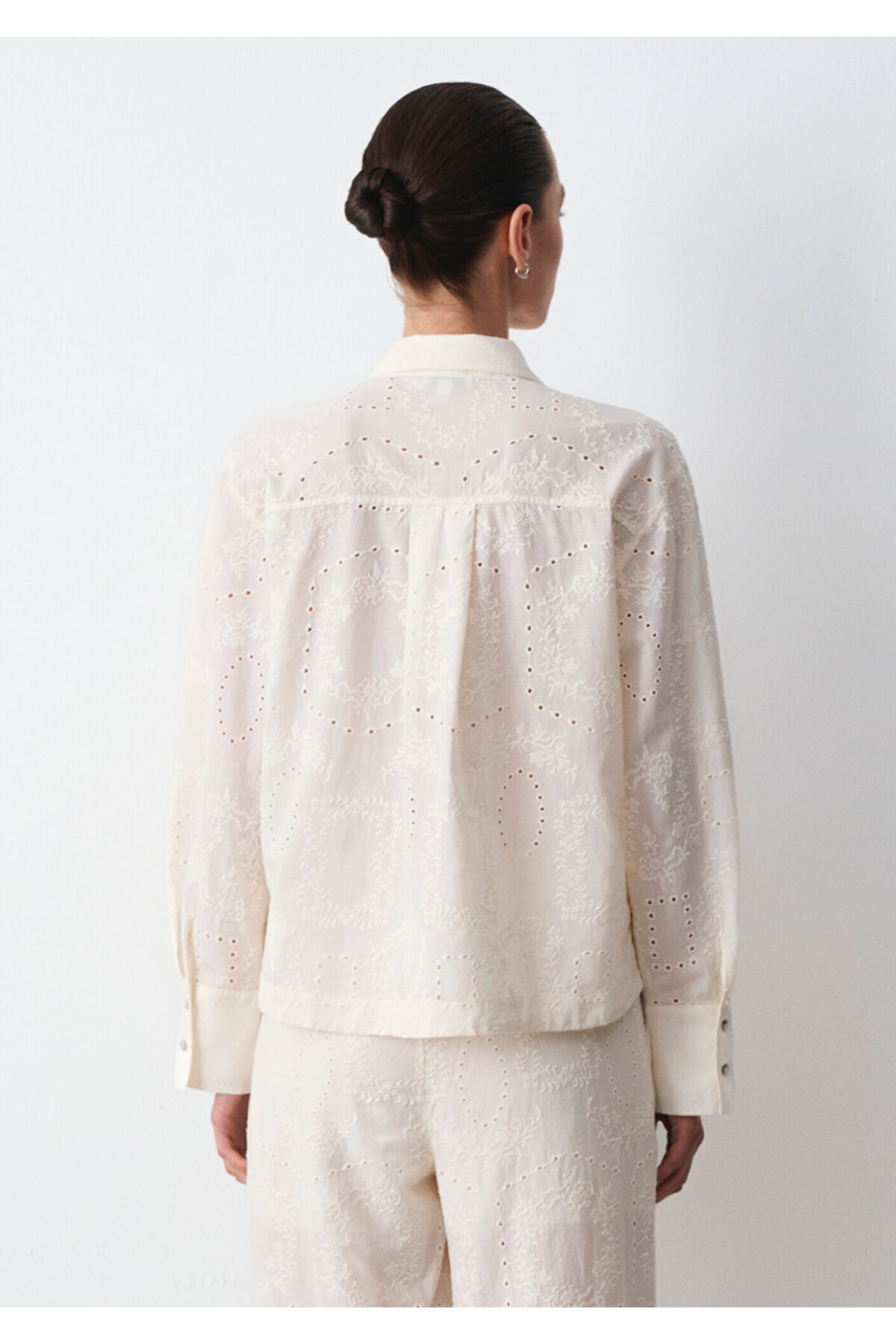 Nakışlı Detaylı Ekru Gömlek Loose Fit / Bol Rahat Kesim 1211464-70060 — اکرو — تصویر 4 از 5