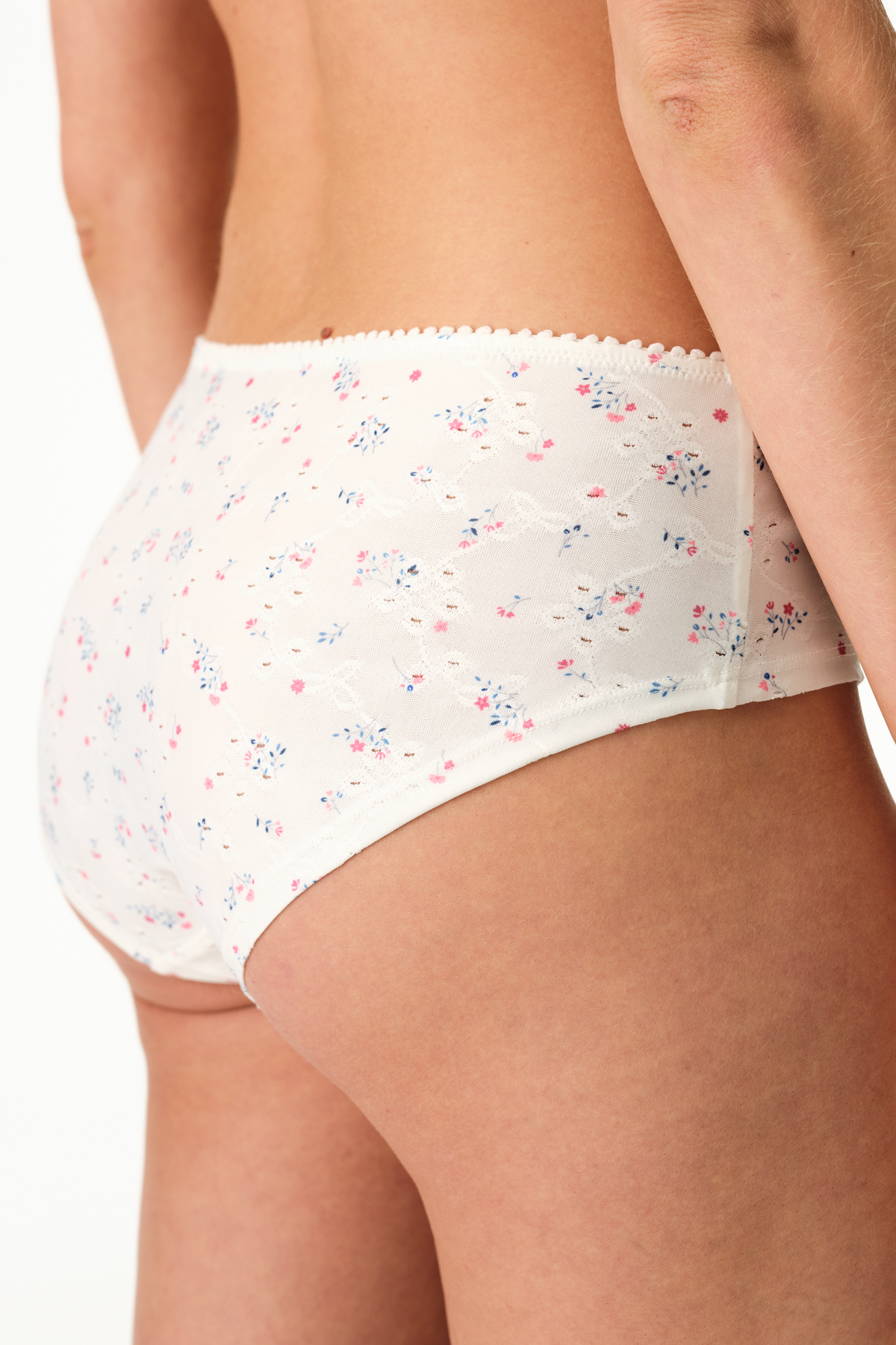 Penti Kırık Beyaz Eyelet Çiçekli Yüksek Bel Boyshort Külot görsel 2