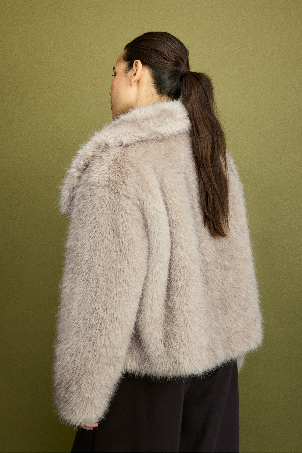 Stradivarius Basic dik yakalı suni kürk ceket görsel 5