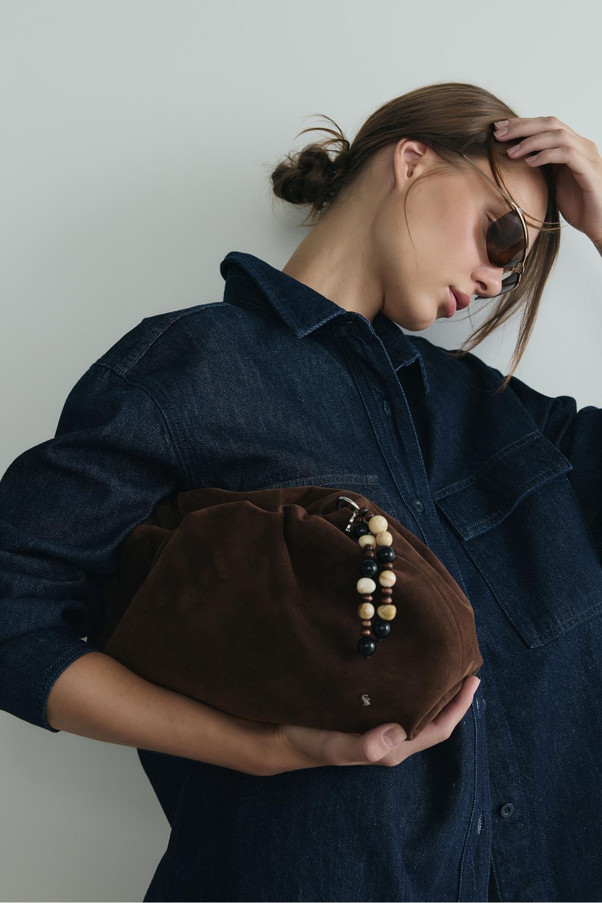 Suud Collection Acı Kahve Cove Büzgülü El Çantası görsel 3