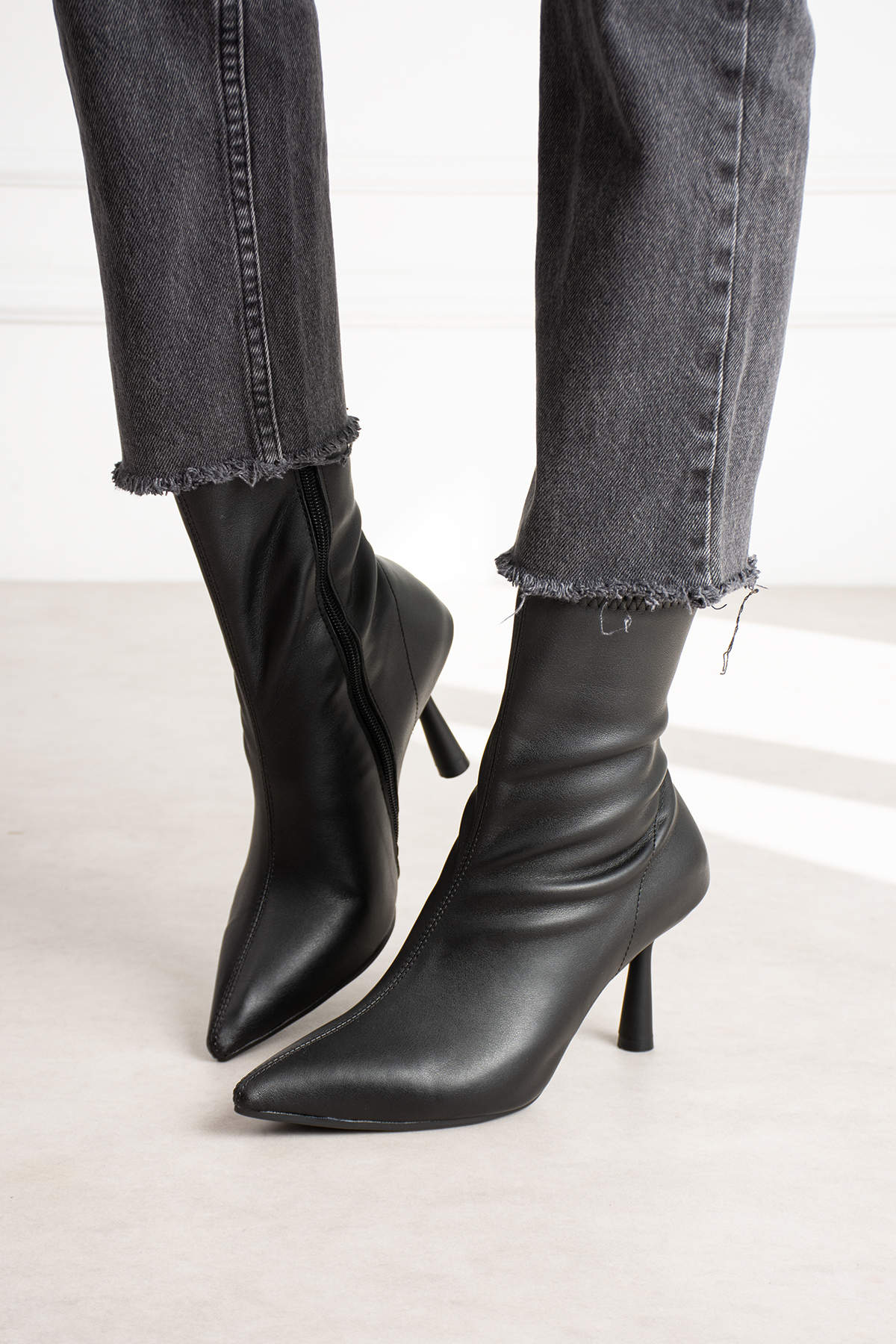dabab shoes MARYA Kadın Siyah Streç Cilt Sivri Burun Sıcak Astarlı Fermuarlı 7 Cm İnce Topuklu Bot Bootie