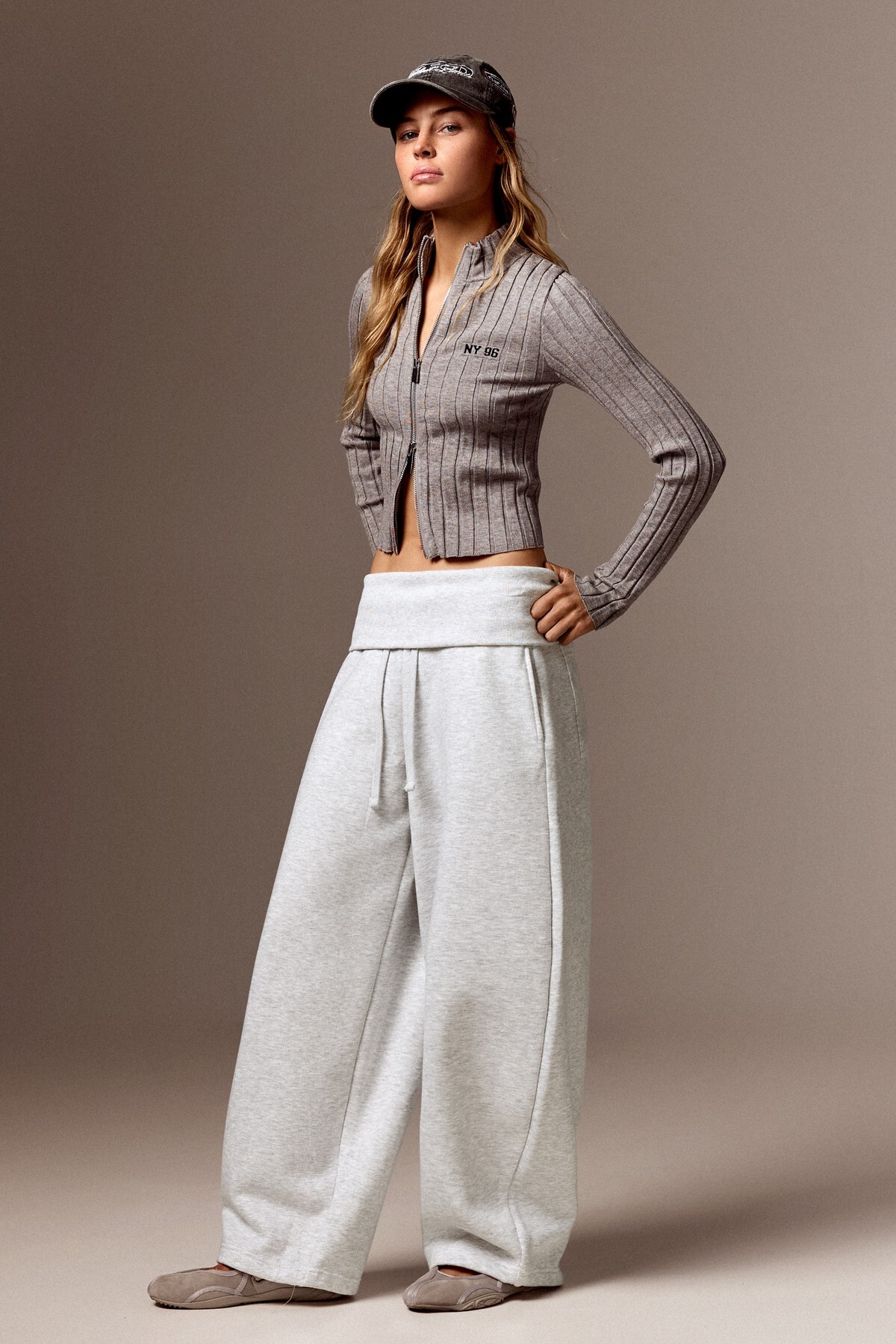 Kıvrık belli şardonlu barrel fit pantolon
