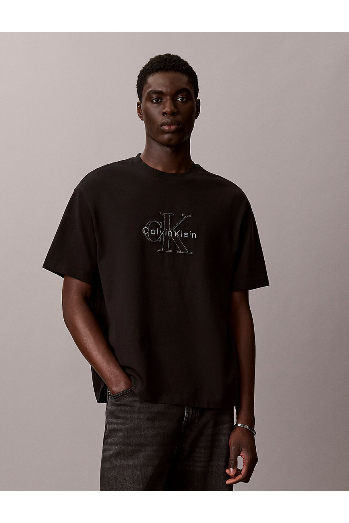 تیشرتمردانهCalvin Kleinمشکی تیشرتمردانهCalvin Kleinمشکی