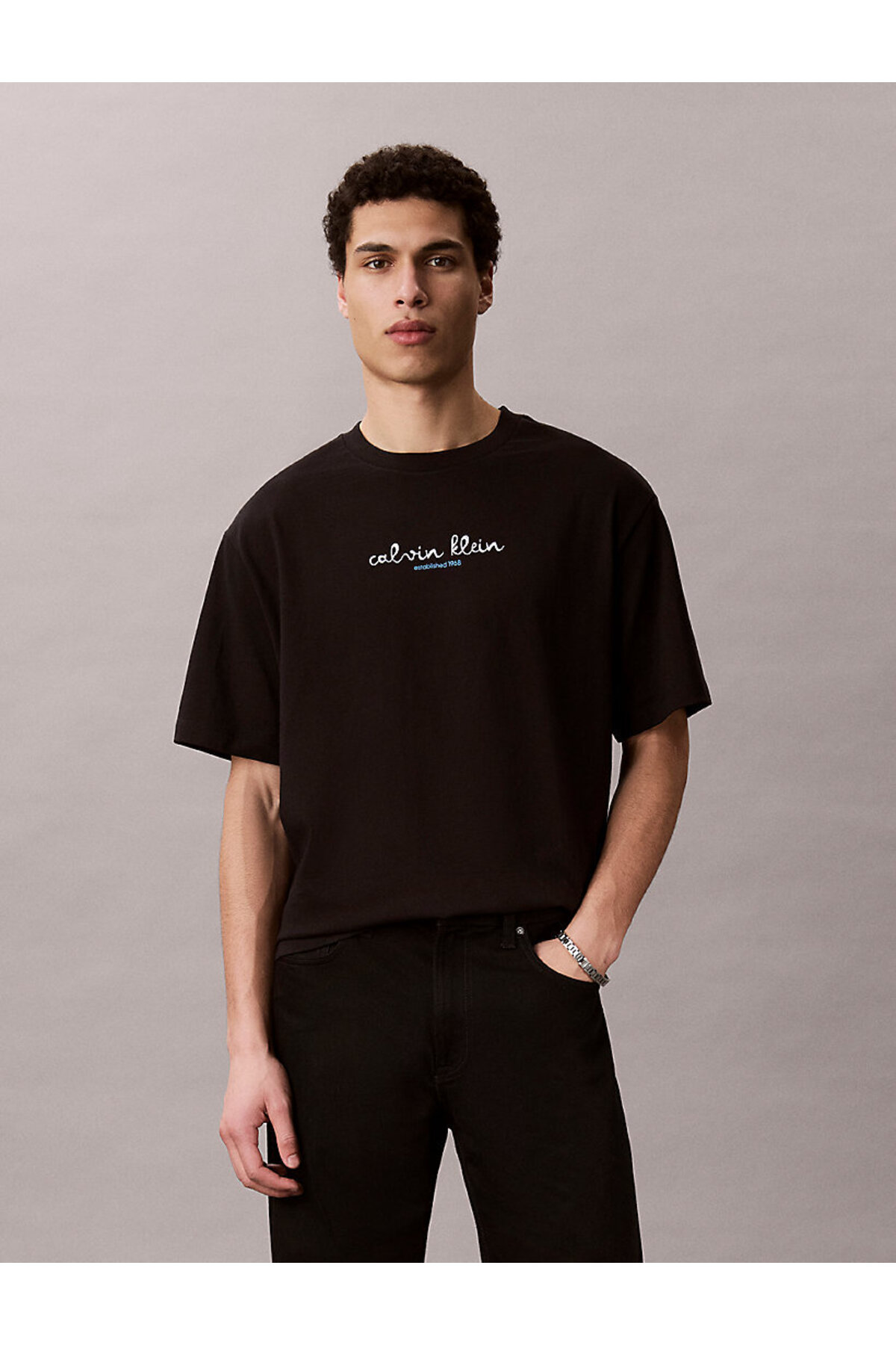 تیشرتمردانهCalvin Kleinمشکی تیشرتمردانهCalvin Kleinمشکی