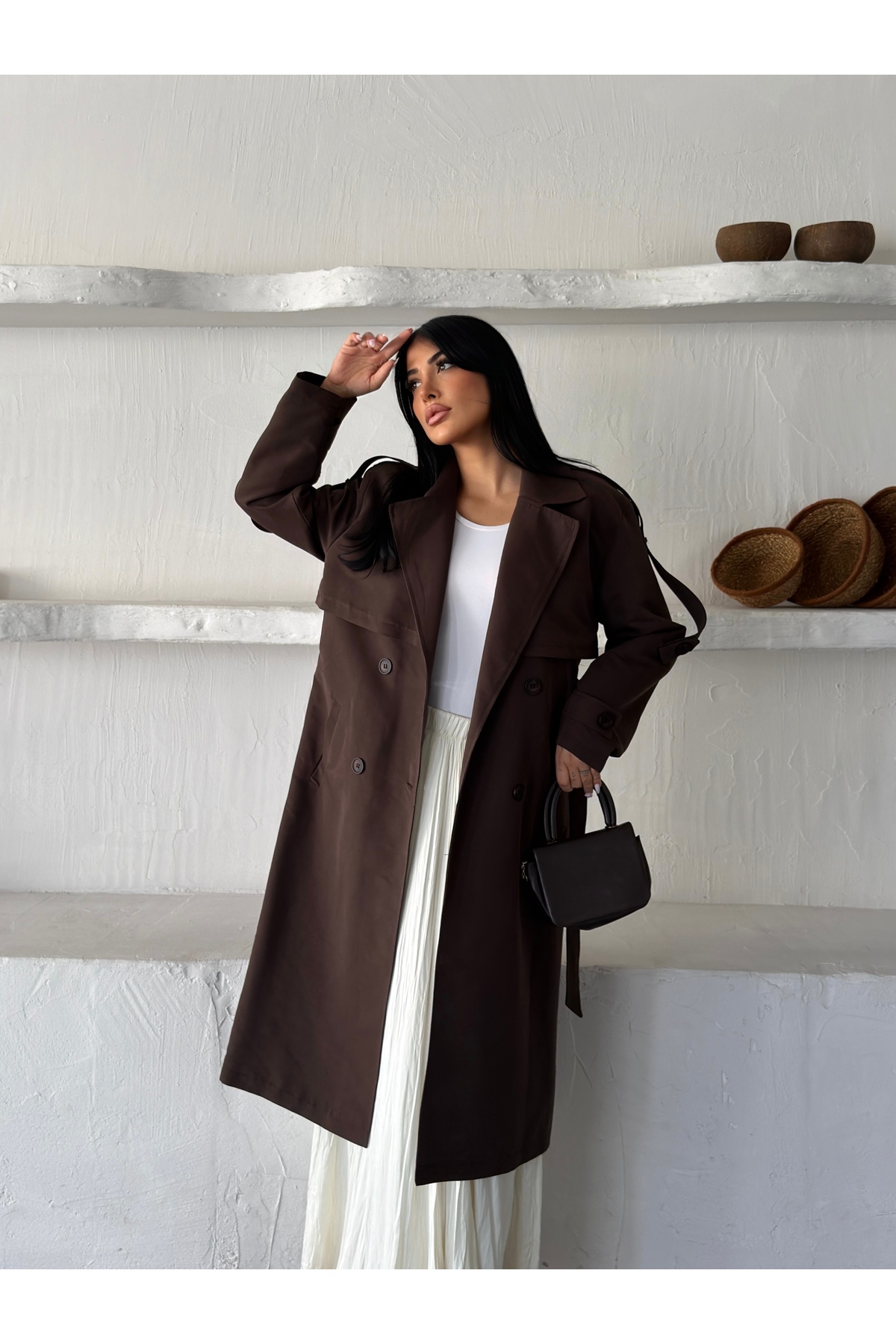 VESS MODA Kadın Ön ve Arkası Rüzgarlık Yeleli Cepli Kuşaklı ve Düğme Detaylı Uzun Trençkot Kahve görsel 2