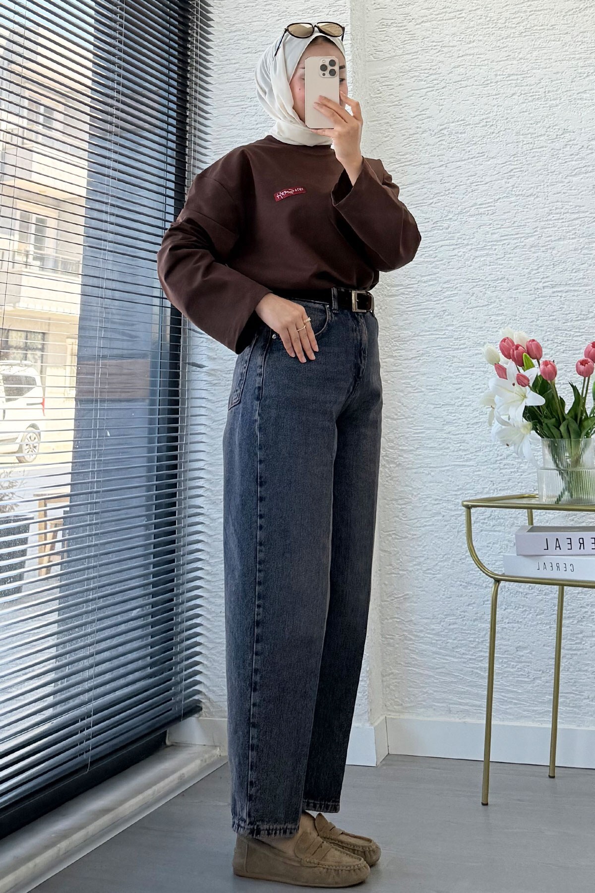 MELEK ARAZ Premium Mom Kesim Kemerli Kadın Jean Pantolon - Kahverengi görsel 7