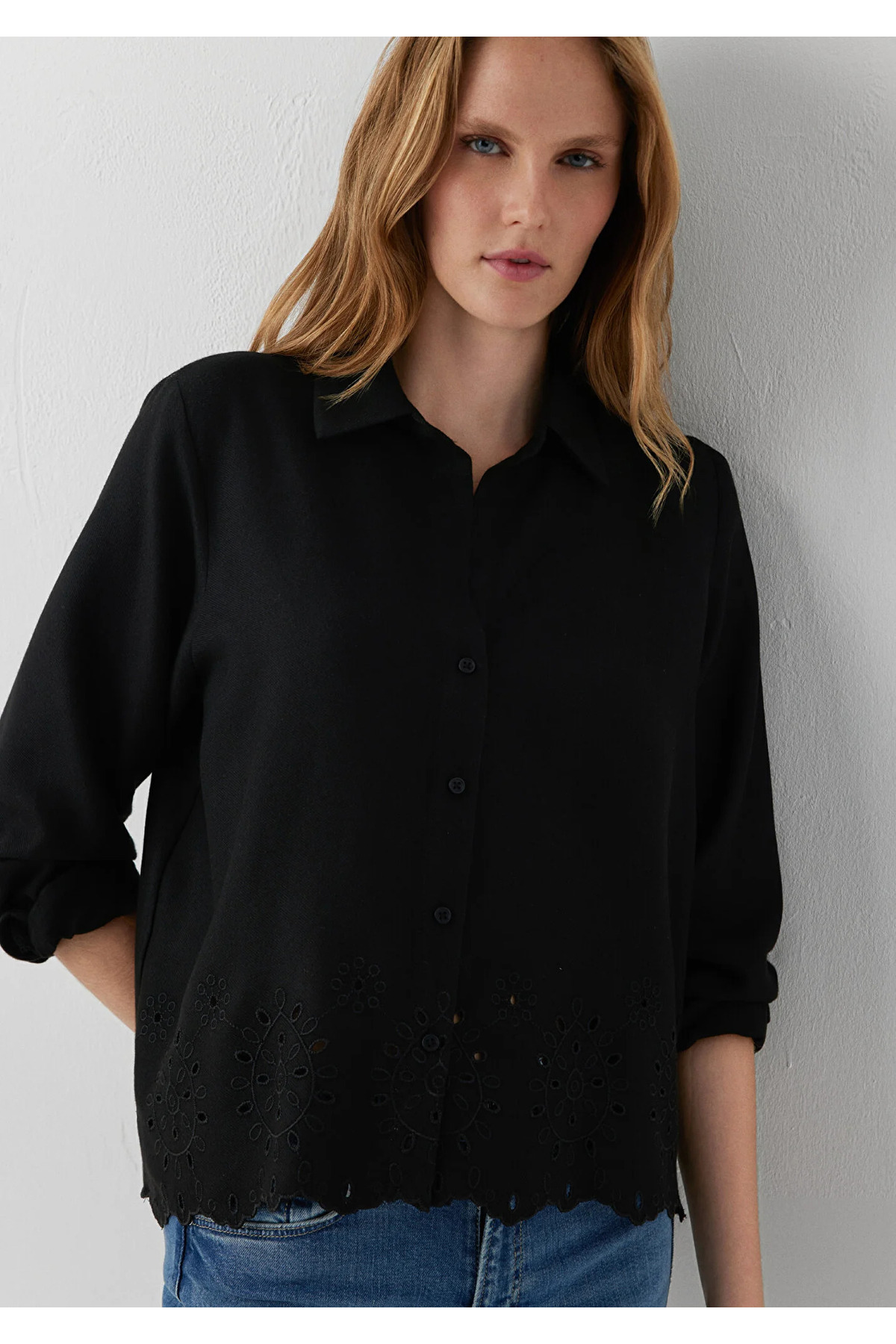 Nakış Detaylı Siyah Gömlek Loose Fit / Bol Rahat Kesim 1211655-900 — مشکی — تصویر 2 از 8