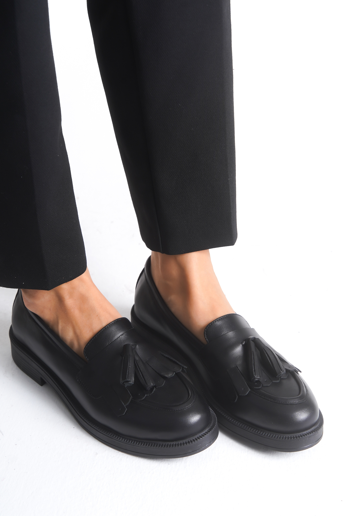 GNS Shoes Hakiki Deri Siyah Cilt Püsküllü Kadın Ayakkabı görsel 2