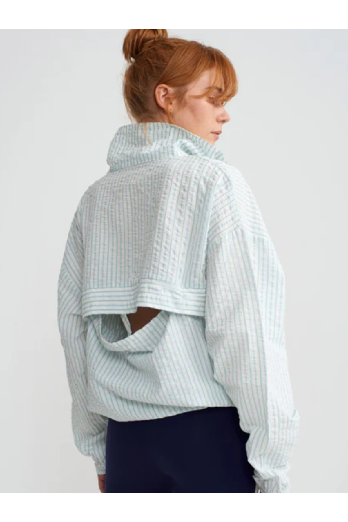 y.orstruly KADIN YARIM FERMUARLI %100 PAMUK ÇİZGİLİ POPLİN CEP VE BÜZGÜ DETAYLI SIRTI PENCERELİ SWEATSHIRT görsel 3