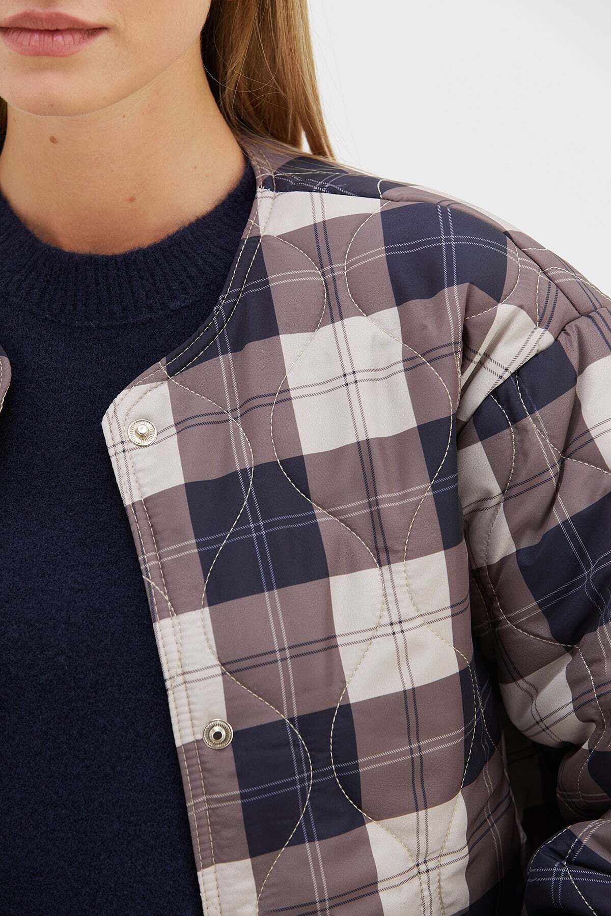 Fulla Moda Ekose Desenli Kapitone Çıtçıtlı Mont görsel 6