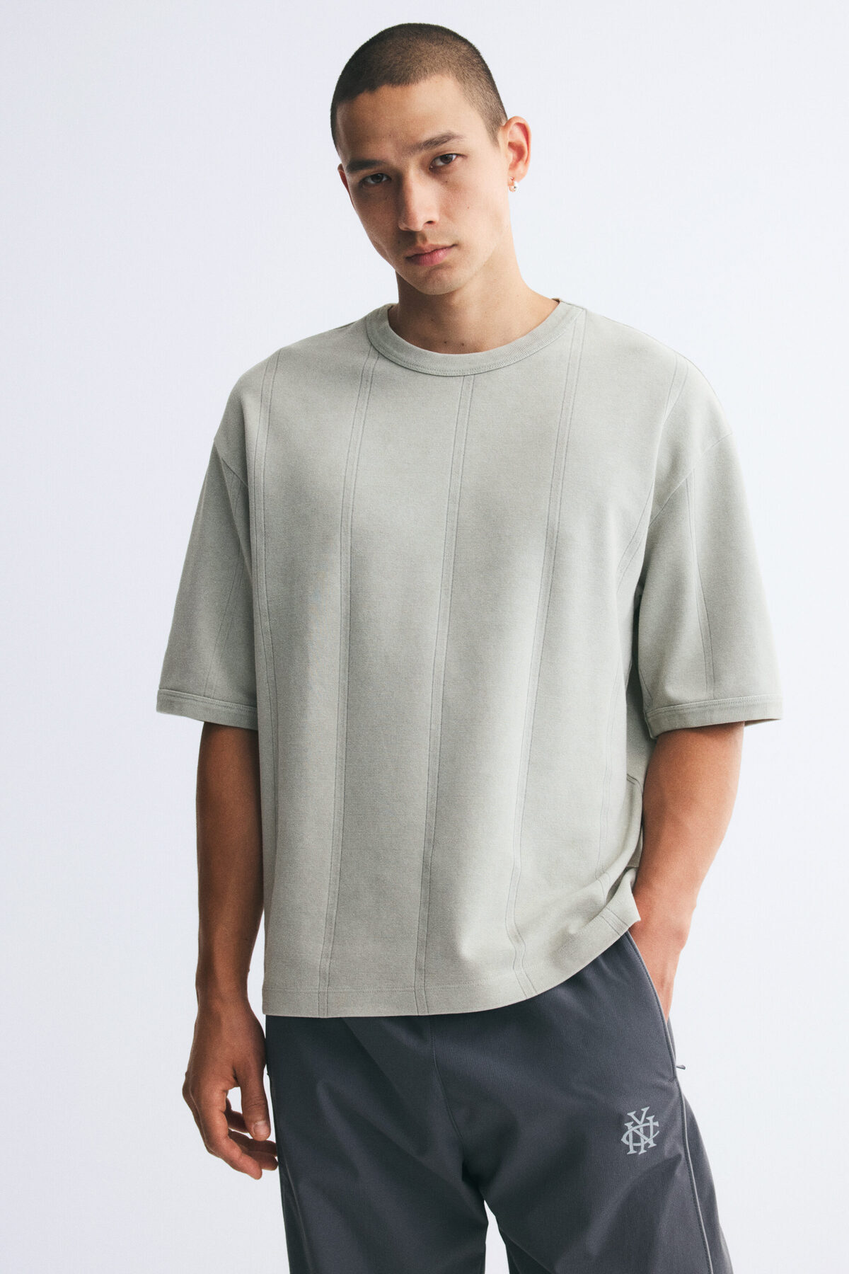 تی‌شرت طرح جعبه‌ای با اندازه مناسب برای راحتی بیشتر اچ اند ام تی شرت H&M