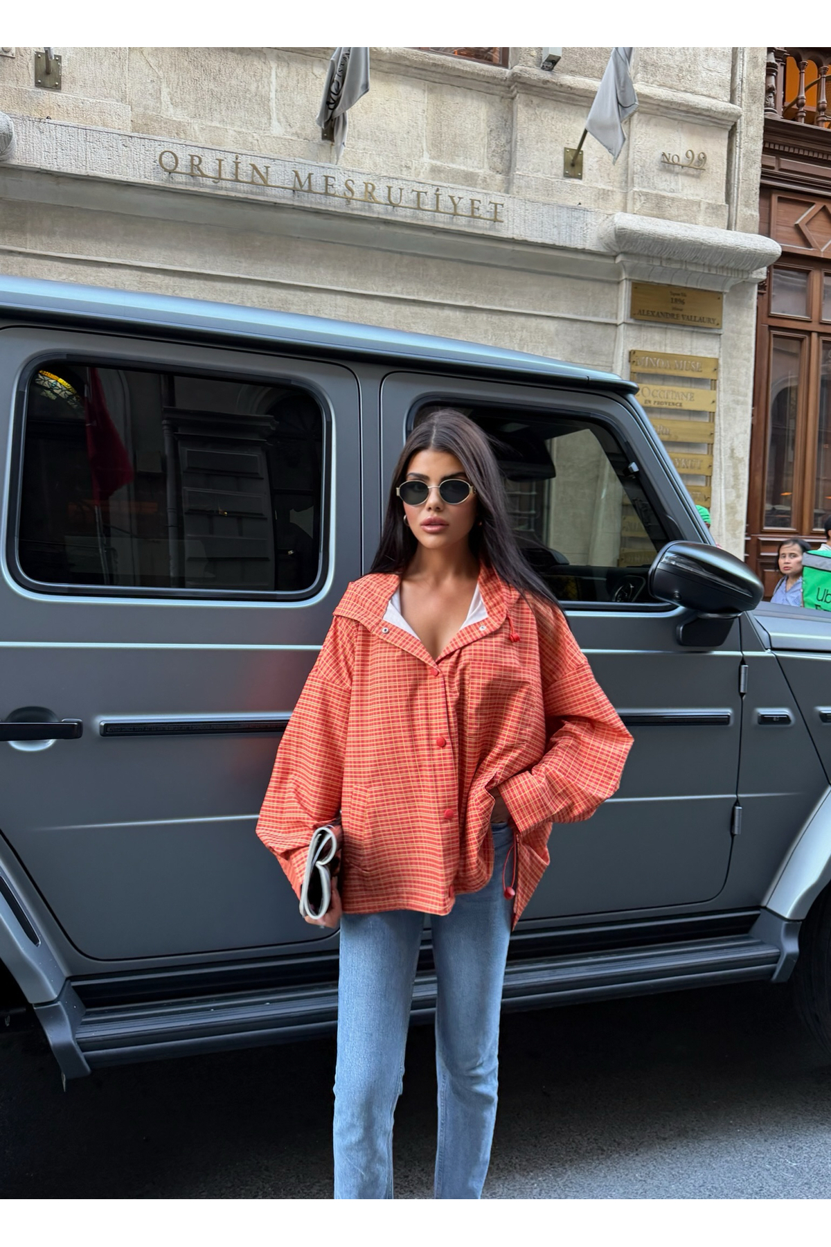 LE CARAMBOLE Kadın Turuncu Çıtçıt Düğmeli Kareli Kapüşonlu Oversize Yağmurluk görsel 7