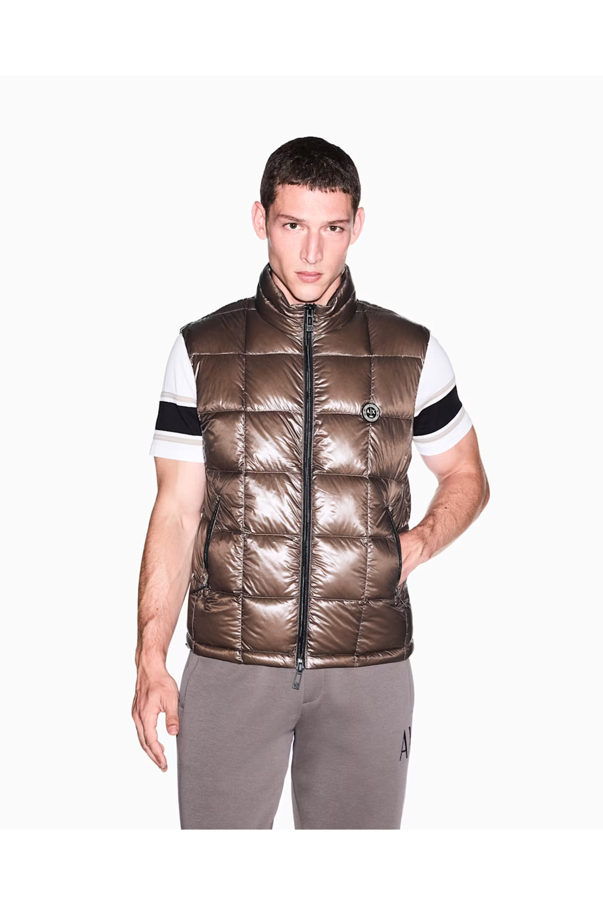 جلیقه مردانه یقه گرد بدون آستین زیپ دار قهوه ای آرمانی اکسچنج جلیقه Armani Exchange