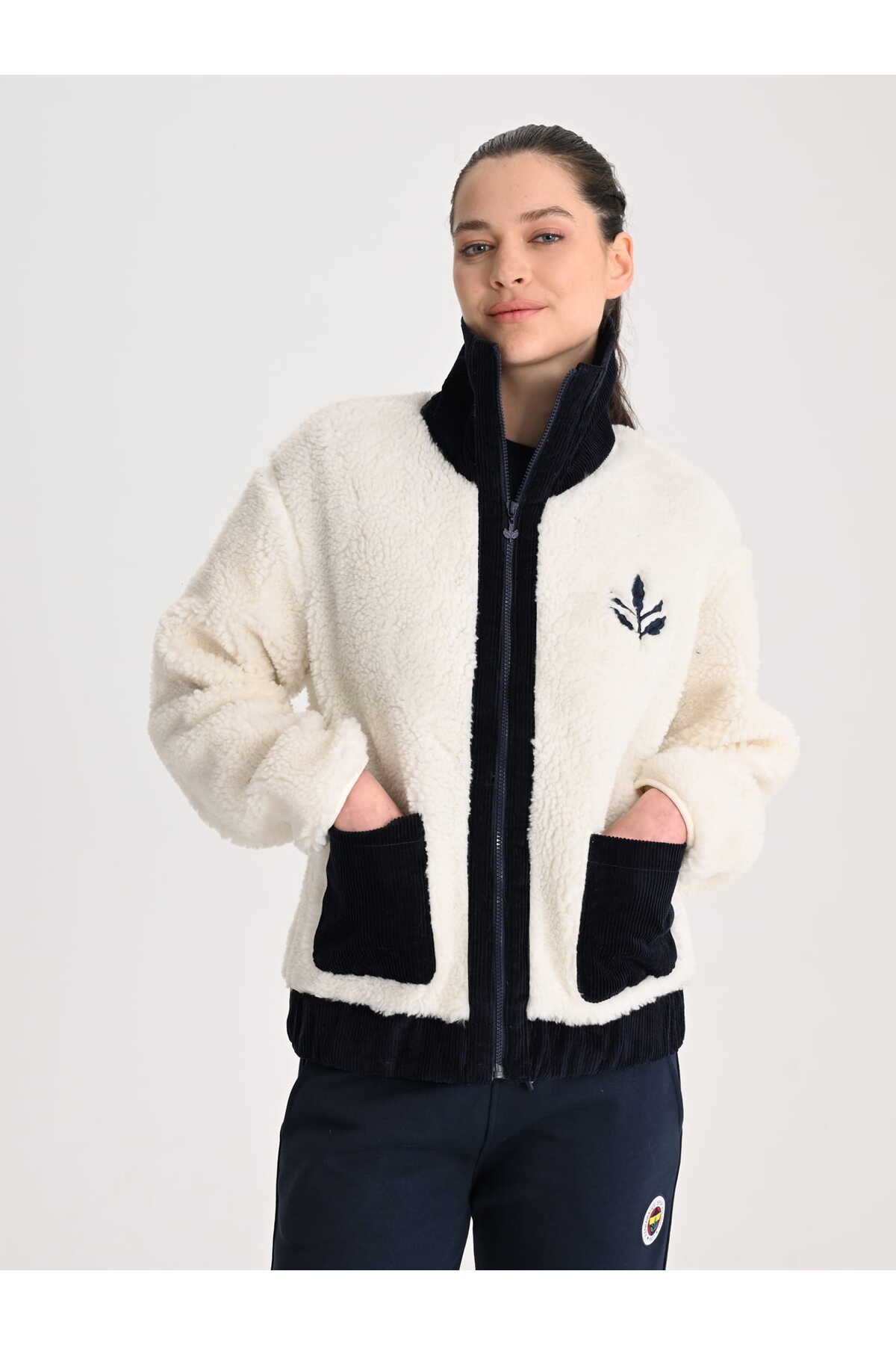 Fenerbahçe Ekru Trend Kadife Detaylı Peluş Kadın Oversize Sweatshirt görsel 2