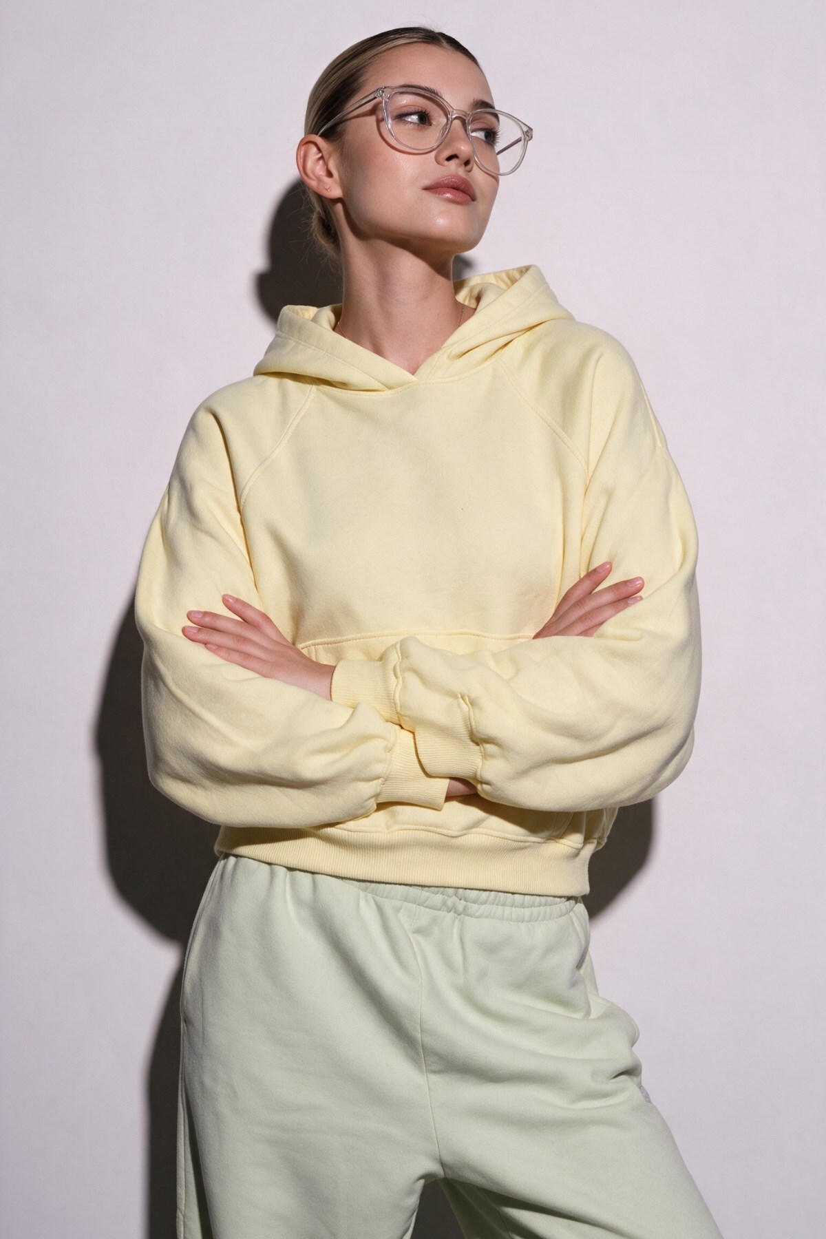 CrepTekstil Kadın Oversize Basic Hoodie Sweatshirt Açık Sarı, Kapüşonlu, Kanguru Cepli, 3 İplik Şardonlu Polar görsel 4