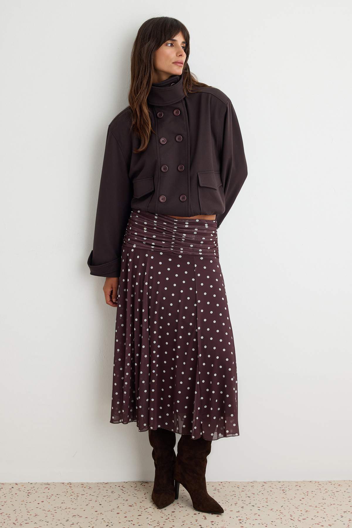 Trendyolmilla Kahverengi Midi Büzgü/Drape Detaylı Boho/Boho Chic Basklılı Tül Esnek Örme Etek TWOAW26ET00122