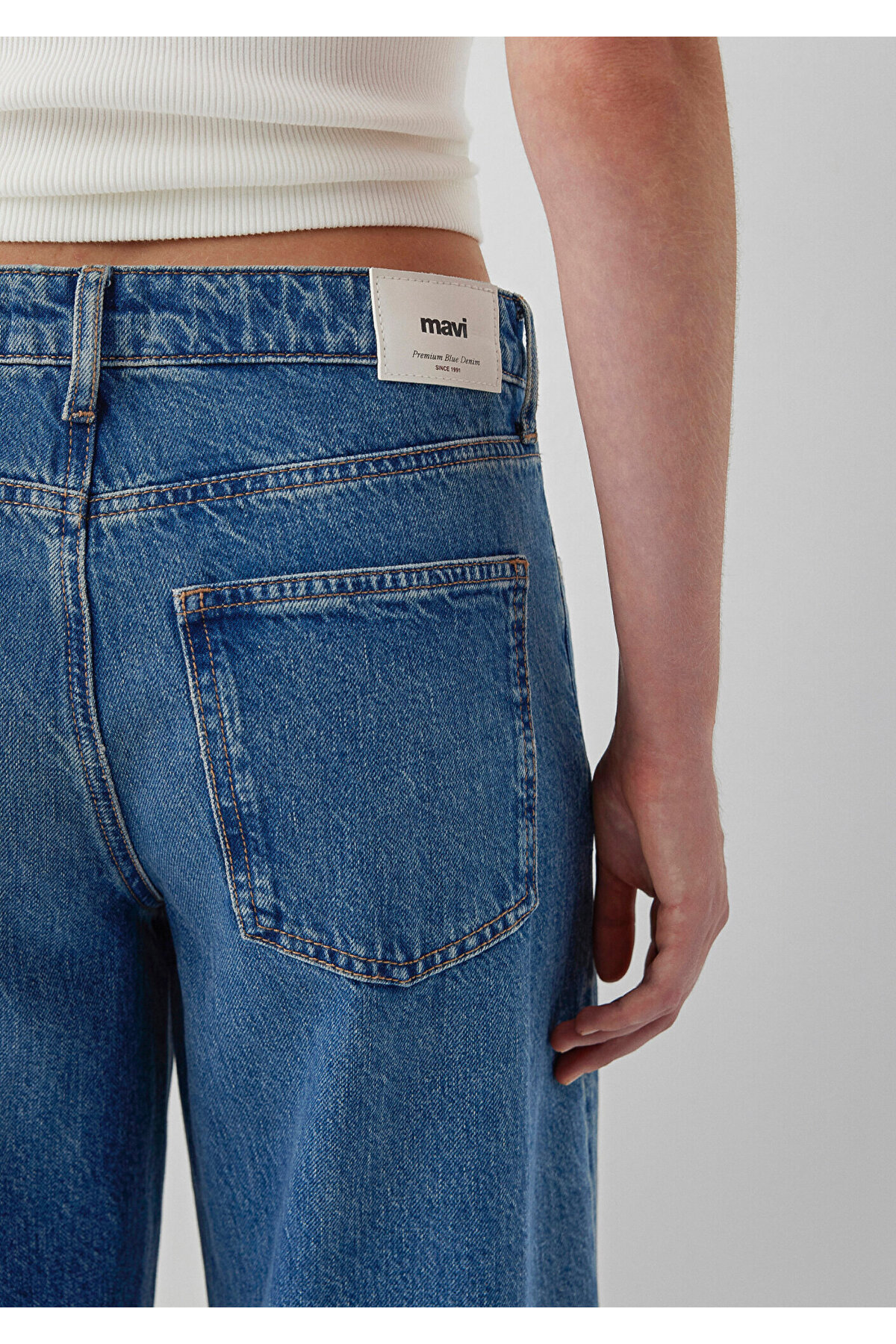 Mavi Leila Premium Blue Gölgeli Indigo Mavisi Jean Pantolon 1010600-A3812 görsel 8
