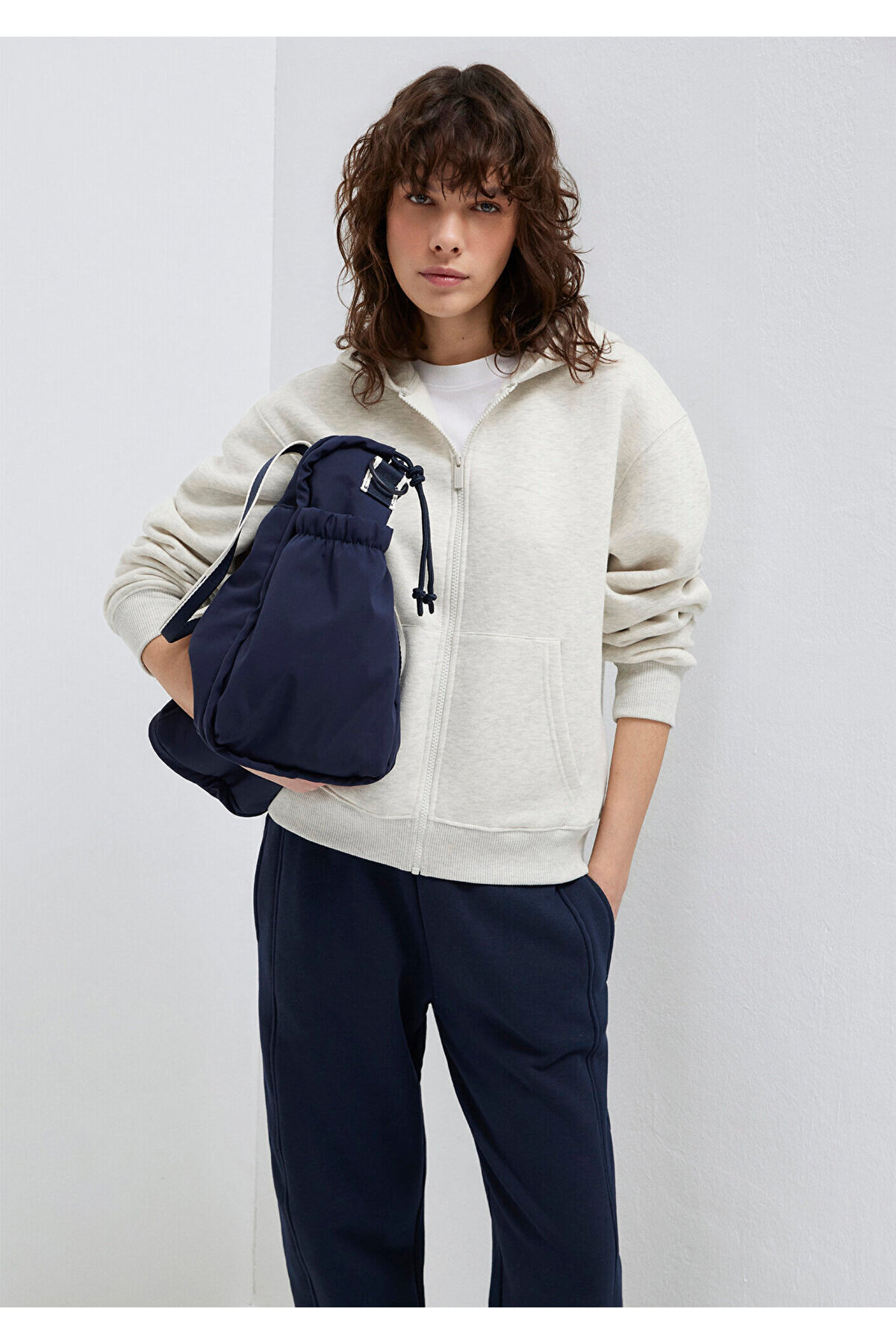 Mavi Logo Nakış Detaylı Kapüşonlu Bej Sweatshirt 1S10532-85576 görsel 2