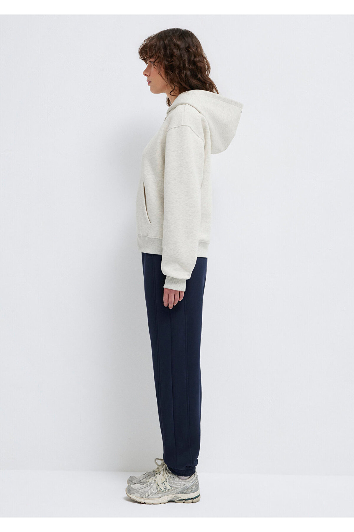 Mavi Logo Nakış Detaylı Kapüşonlu Bej Sweatshirt 1S10532-85576 görsel 4
