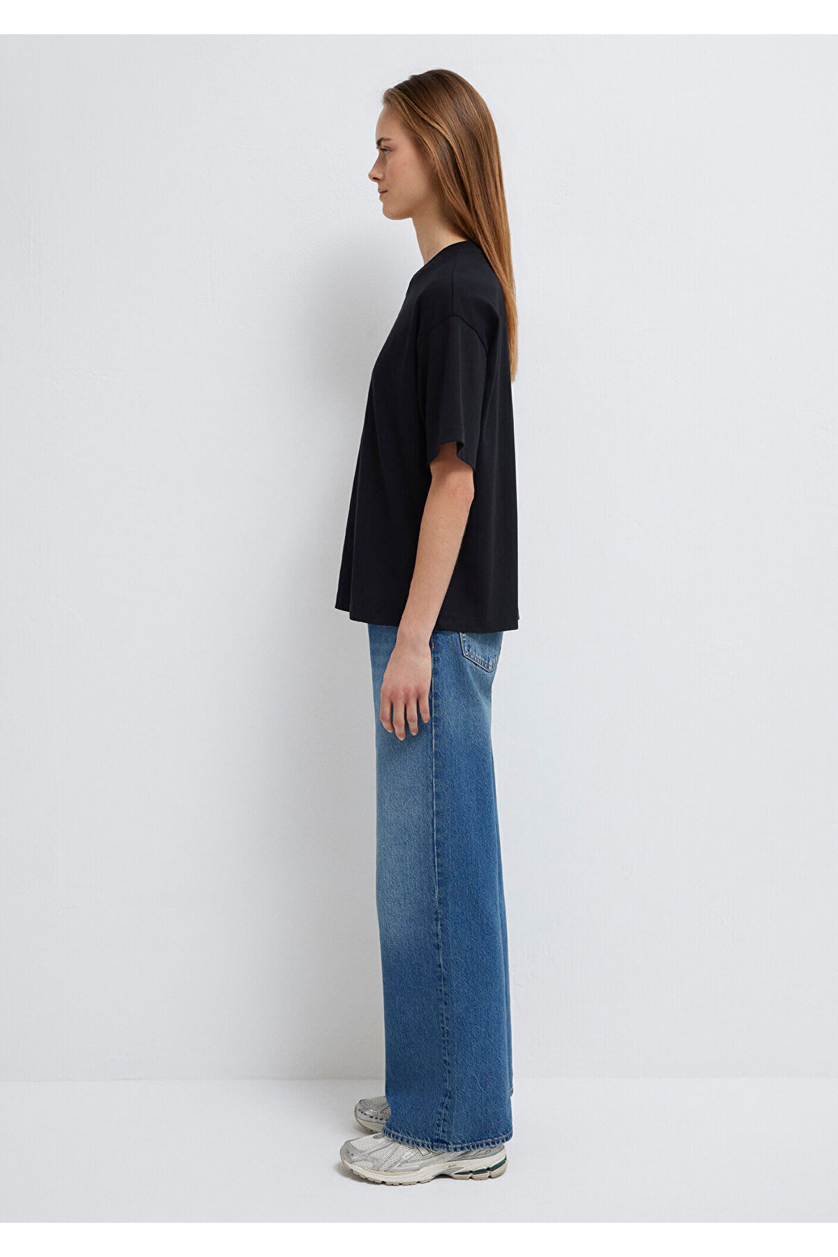 Mavi Nakışlı Siyah Basic Tişört Loose Fit / Bol Rahat Kesim 1613225-900 görsel 4