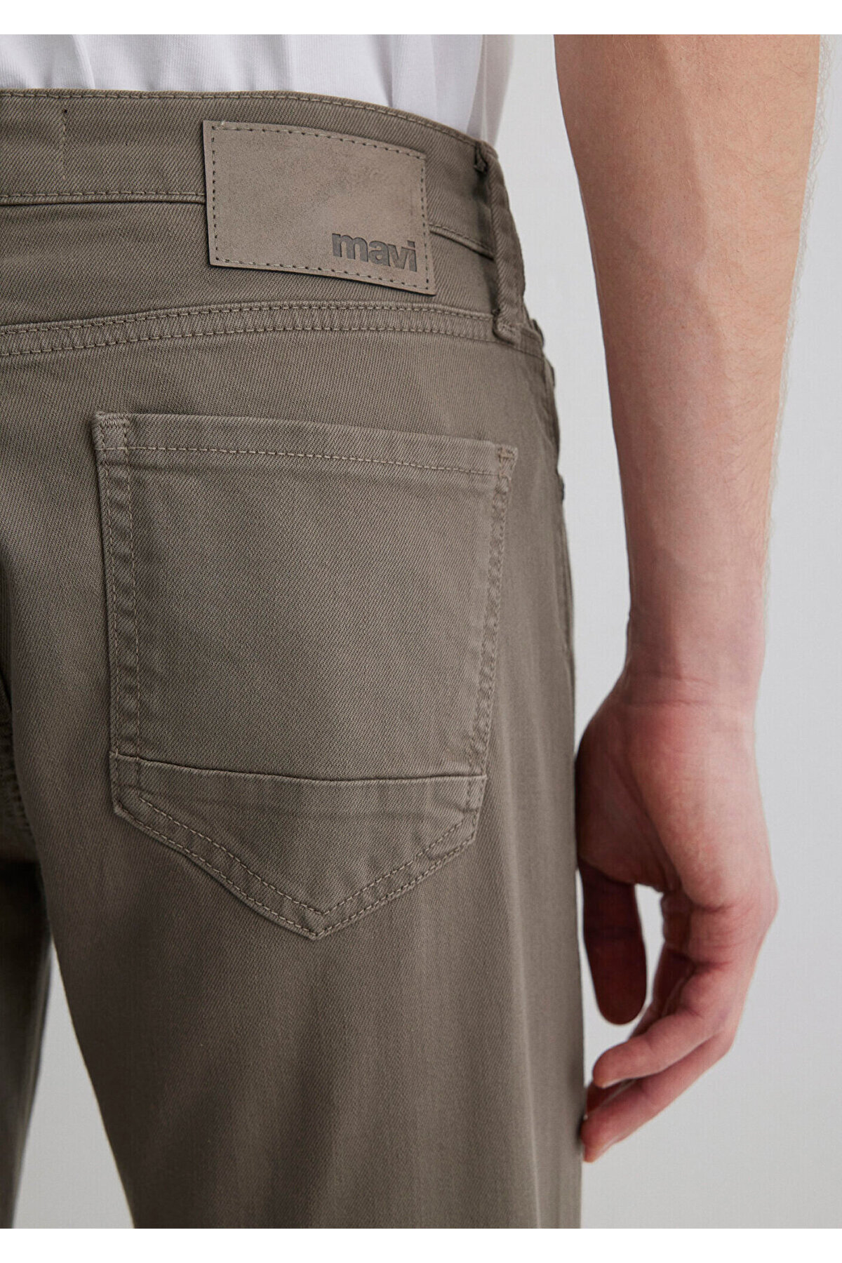 Mavi Marcus Puslu Zeytin Yeşili Comfort Gabardin Pantolon 0035188050 görsel 7