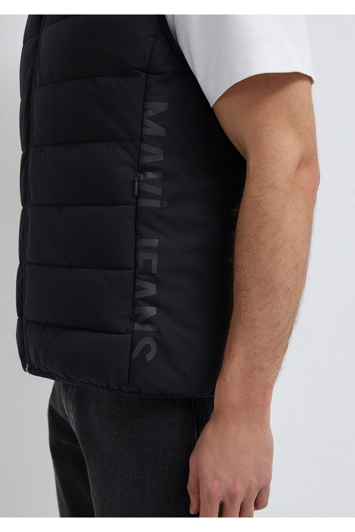 Mavi Jeans Detaylı Kapüşonlu Siyah Şişme Yelek Regular Fit / Normal Kesim 0110554-900 görsel 7
