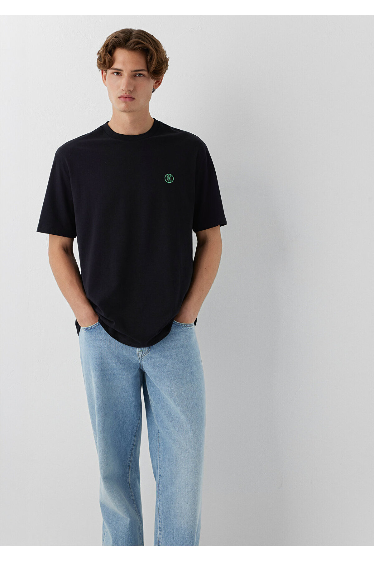 Mavi Logo İşlemeli Siyah Basic Tişört Loose Fit / Bol Rahat Kesim 067074-900 görsel 2