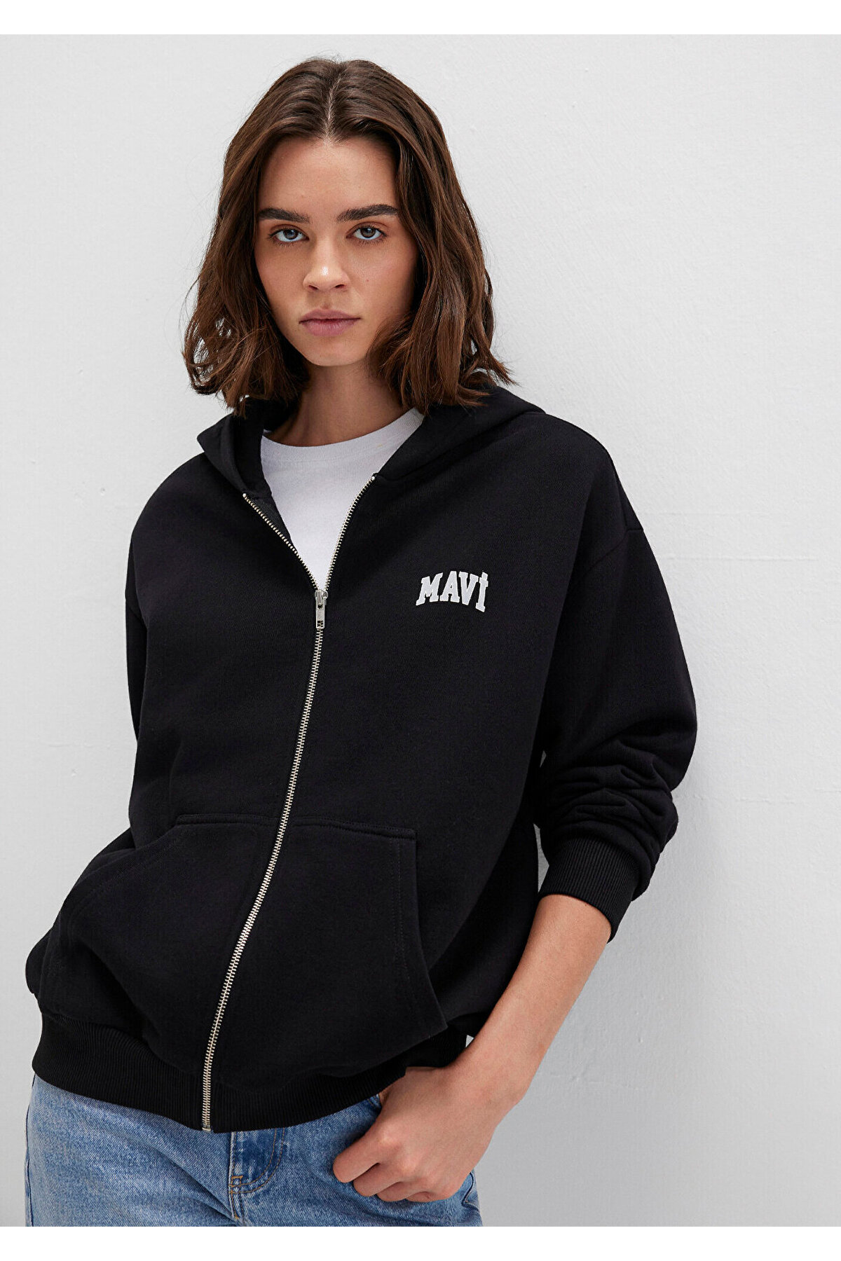 Mavi Logo Baskılı Kapüşonlu Fermuarlı Siyah Sweatshirt 1S10178-900 görsel 3