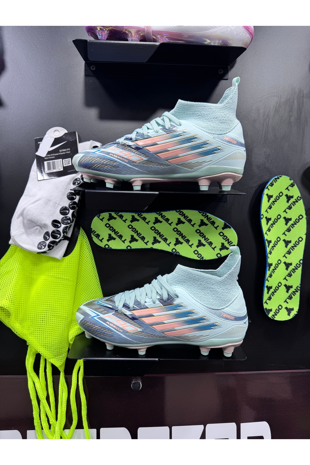 Krampon odası F90 Profesyonel Futbol Kramponu görsel 3