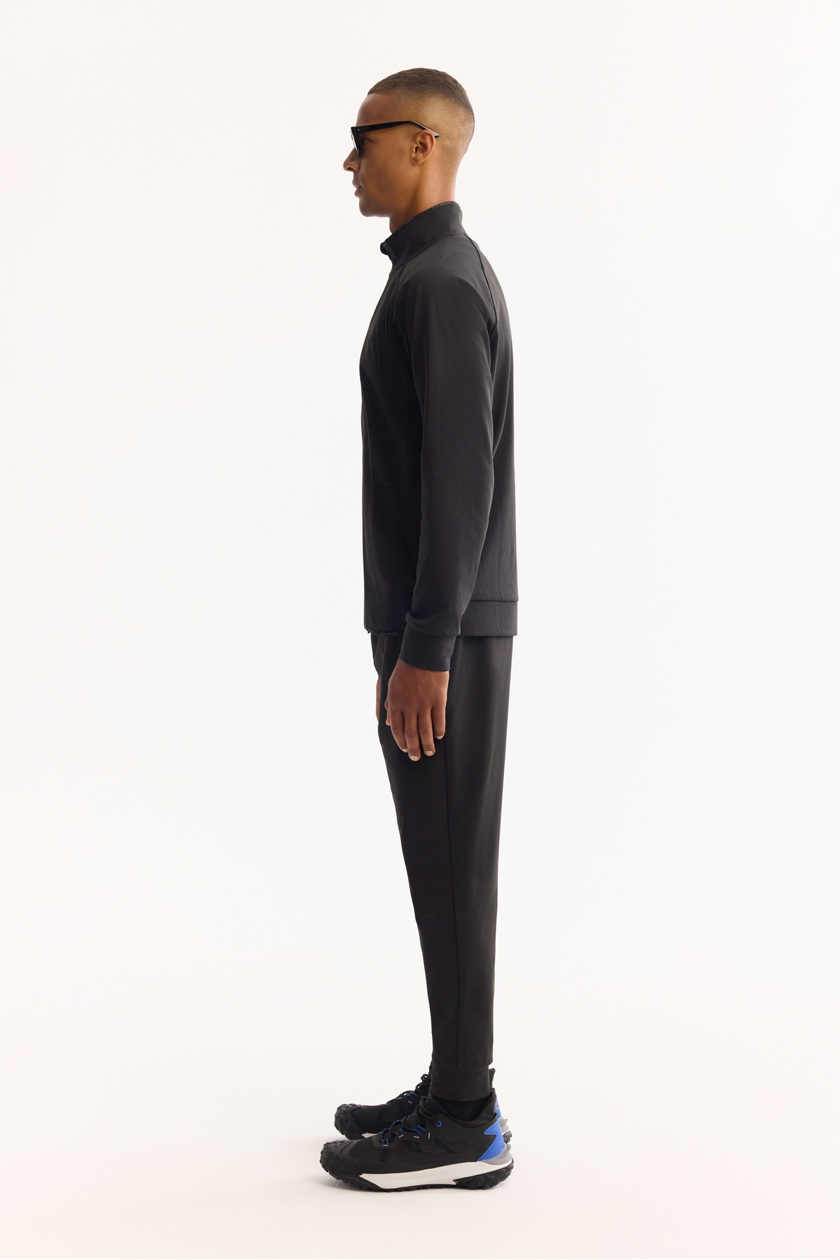 Avva Erkek Siyah Dik Yaka Fermuarlı İçi Şardonlu Bi-Stretch Teknik Kumaş Regular Fit Sweatshirt A52Y1203 görsel 3
