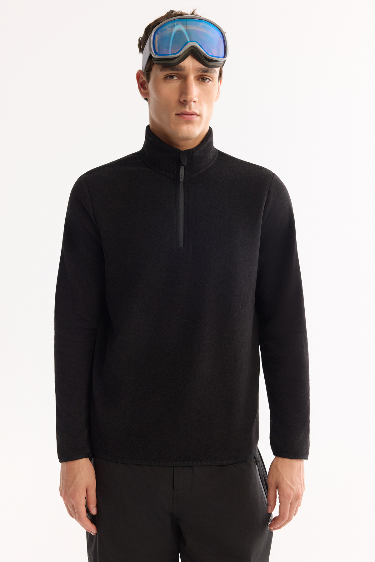 Avva Erkek Siyah Dik Yaka Fermuarlı Soft Touch Polar Regular Fit Sweatshirt E001068 görsel 2