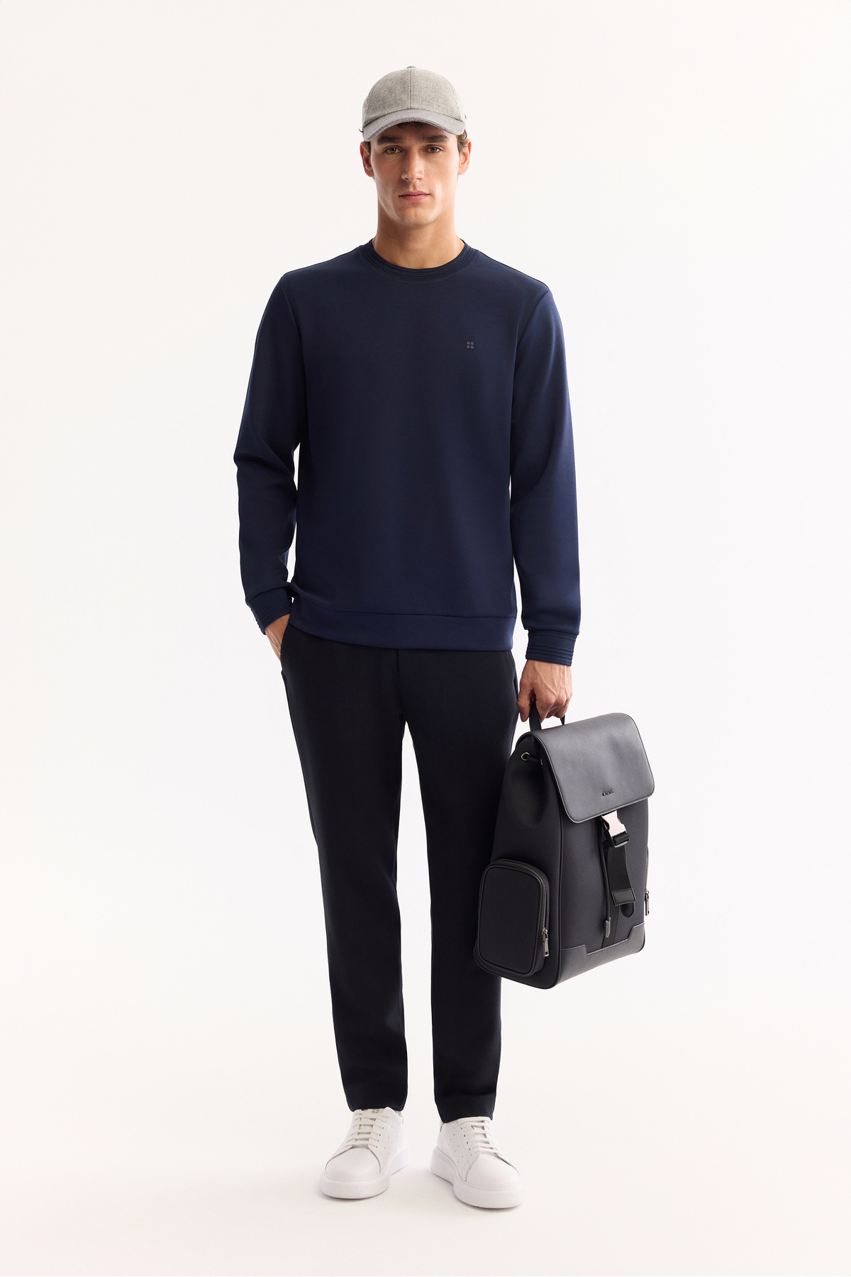 Avva Erkek Lacivert Bisiklet Yaka Pamuklu Bi-Stretch Regular Fit Sweatshirt A52Y1271 görsel 6