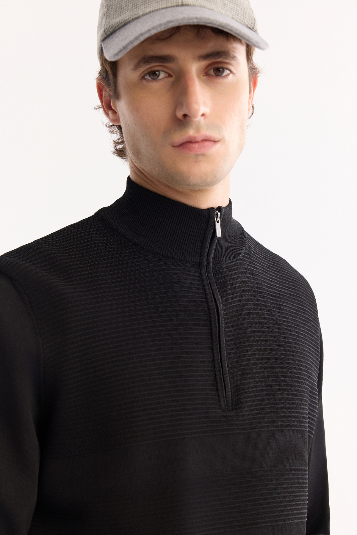 Avva Erkek Siyah Dik Yaka Fermuarlı Rayon Tüylenmeyen Triko Regular Fit Kazak A52Y5021 görsel 2