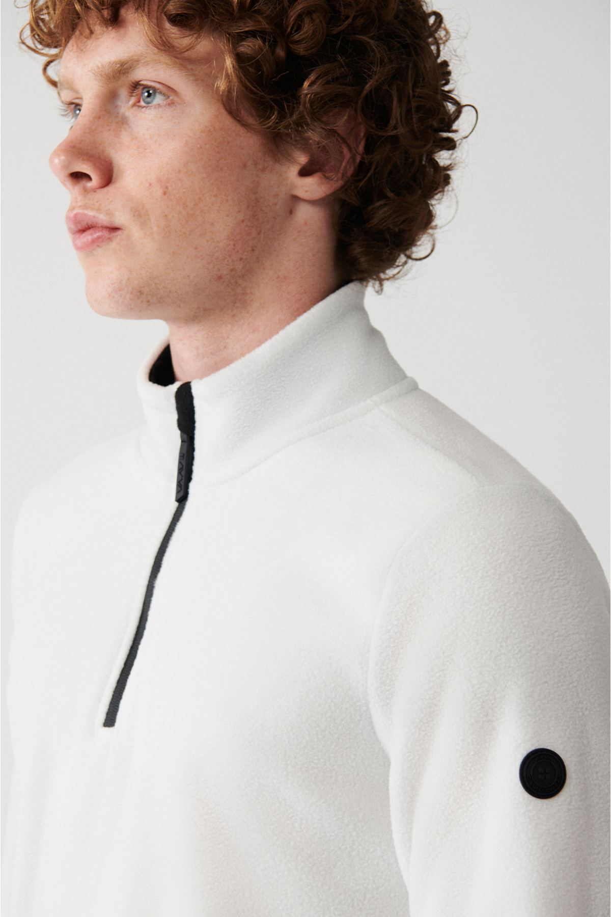 Avva Erkek Beyaz Soğuğa Dayanıklı Yarım Fermuarlı Dik Yaka Polar Regular Fit Sweatshirt E001068 görsel 2