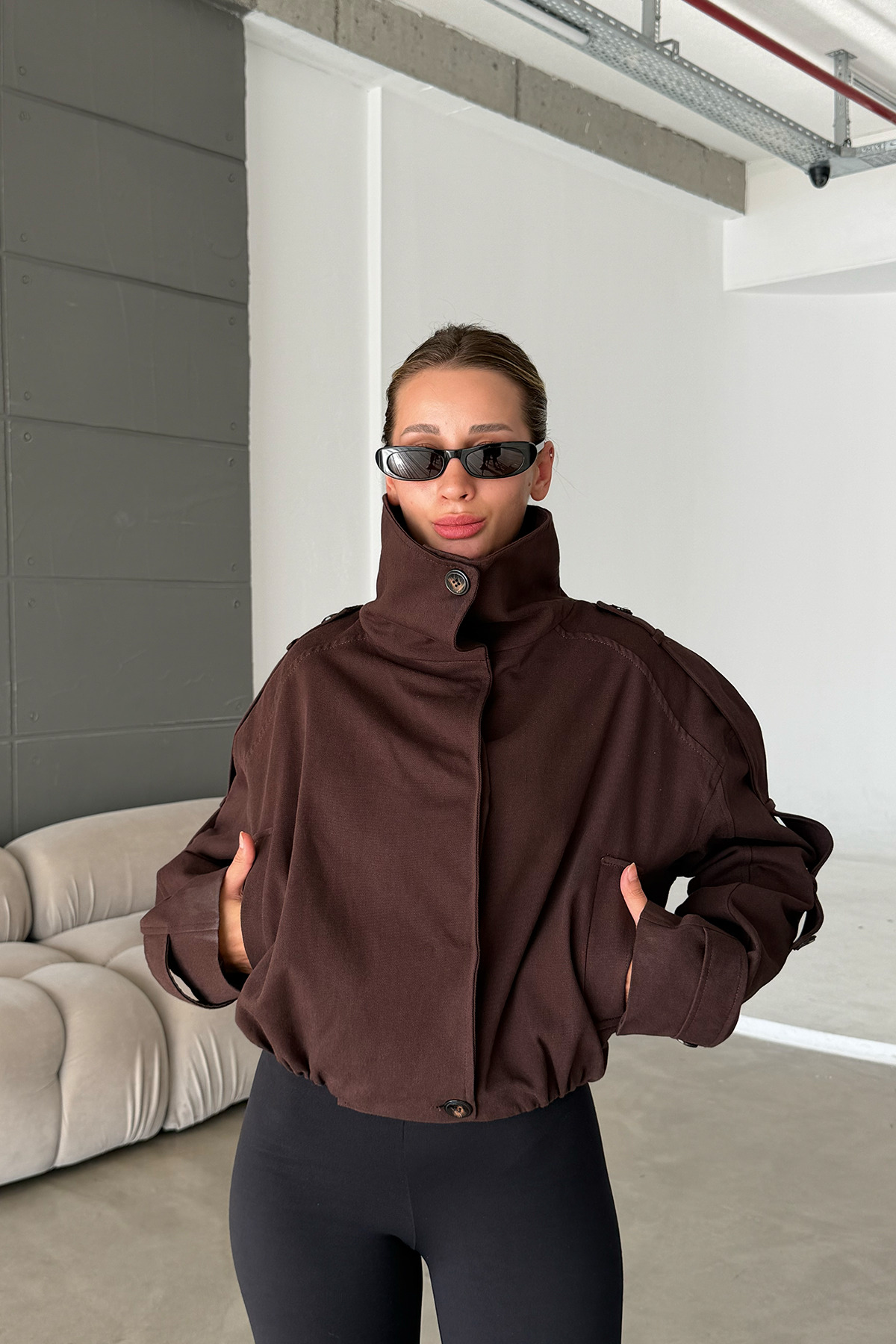 MANMARK Kadın Yüksek Yaka Kol Apolet Detaylı Gabardin Kumaş Oversize Trençkot Ceket görsel 3