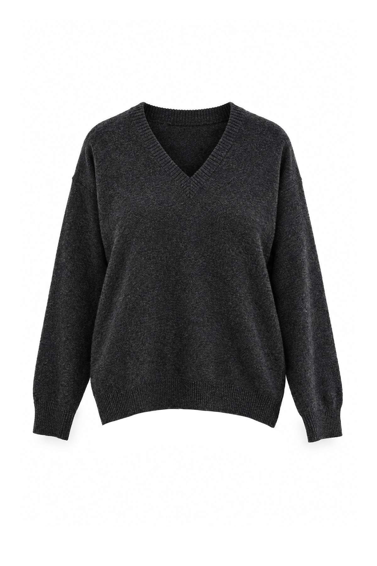 Trendyolmilla Curve Wardrobe Essentials Antrasit V Yaka %100Yünlü Büyük Beden Triko Kazak TBBAW27AN00037