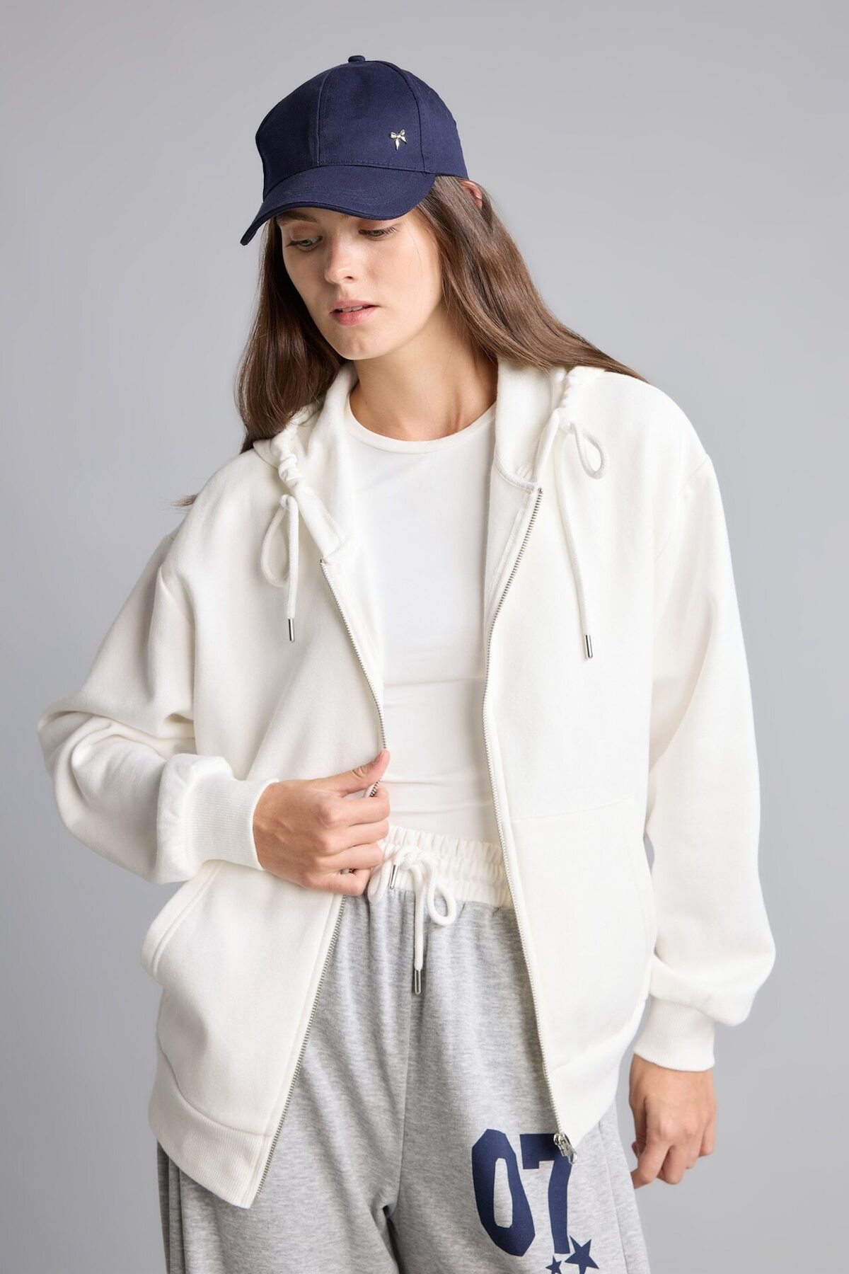 DeFacto Relax Fit Kapüşonlu Cepli Basıc Fermuarlı Sweatshirt C1809AX24WN görsel 3